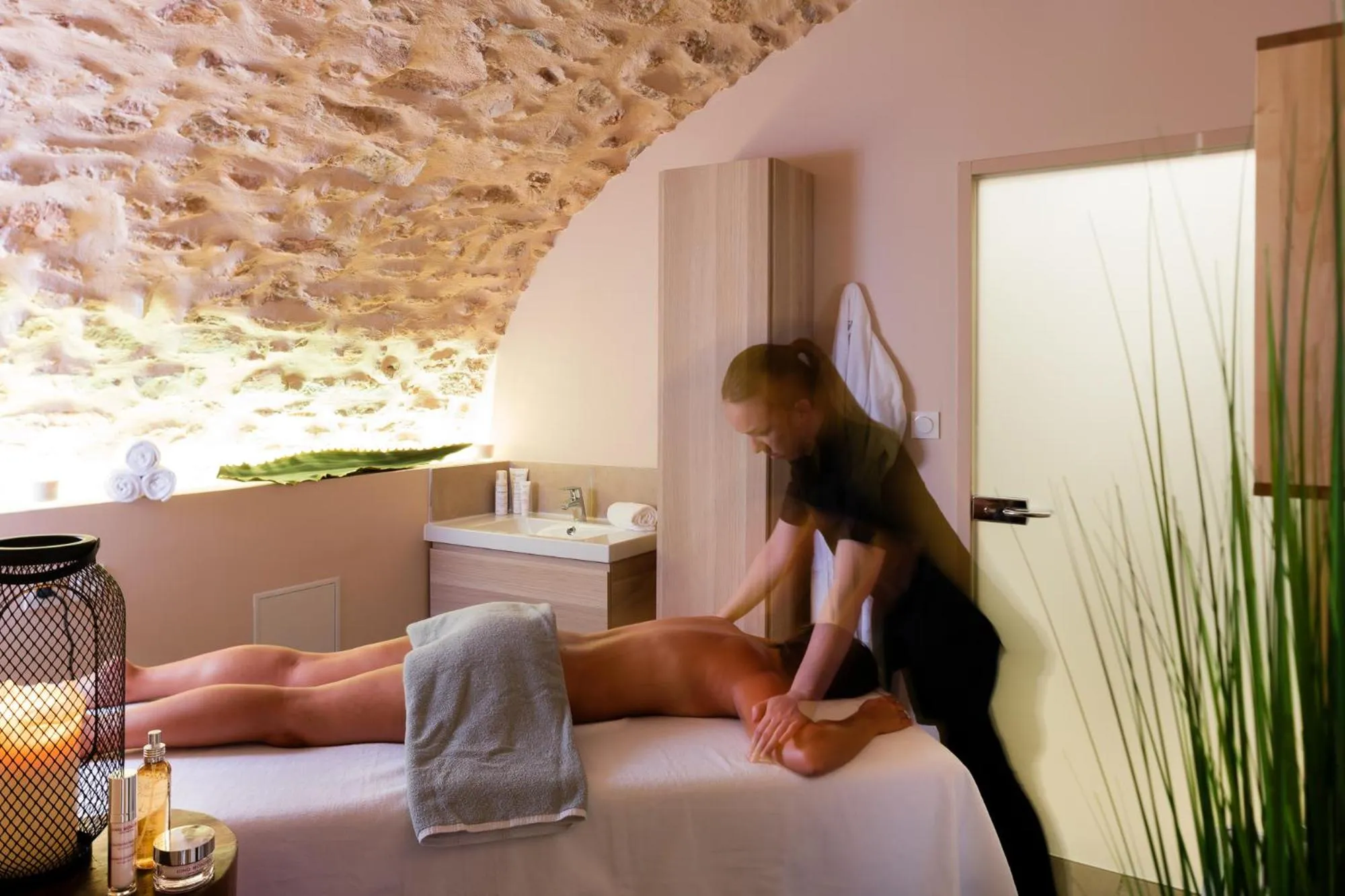 Massage in Contact Hôtels Le Savigny & Spa