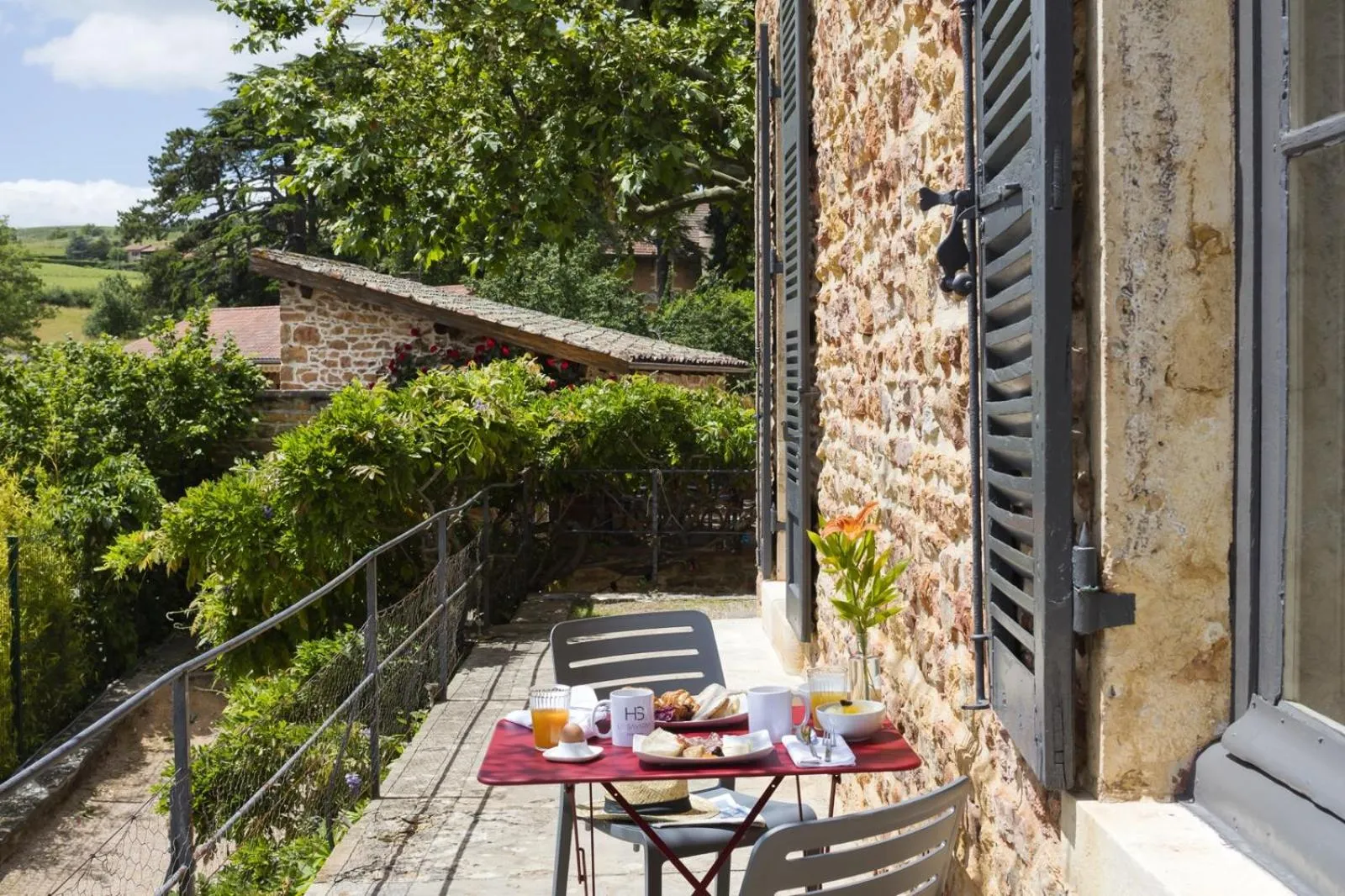 Balcony/Terrace in Contact Hôtels Le Savigny & Spa