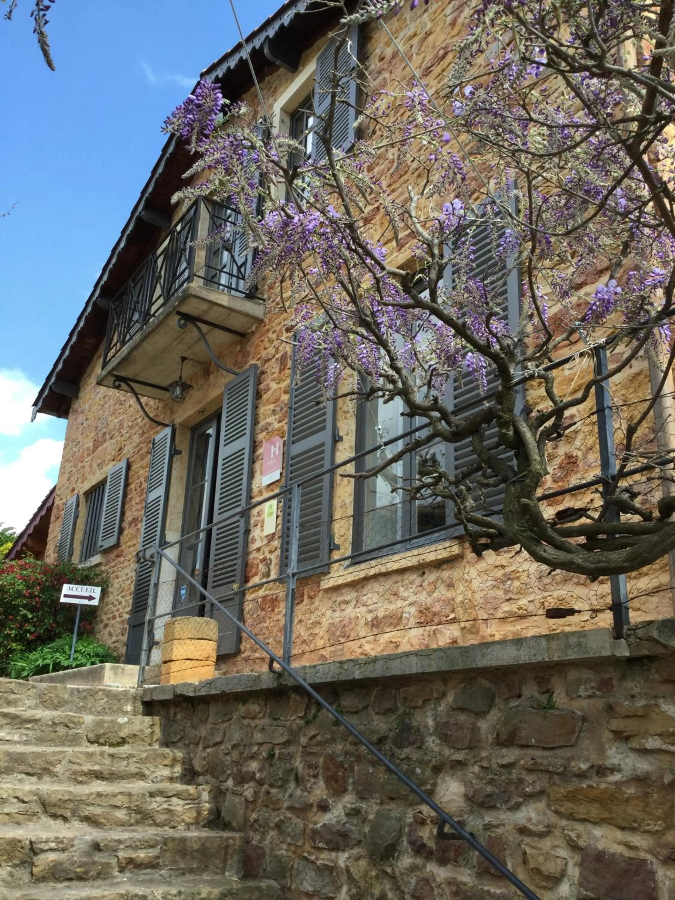 Facade/entrance in Contact Hôtels Le Savigny & Spa