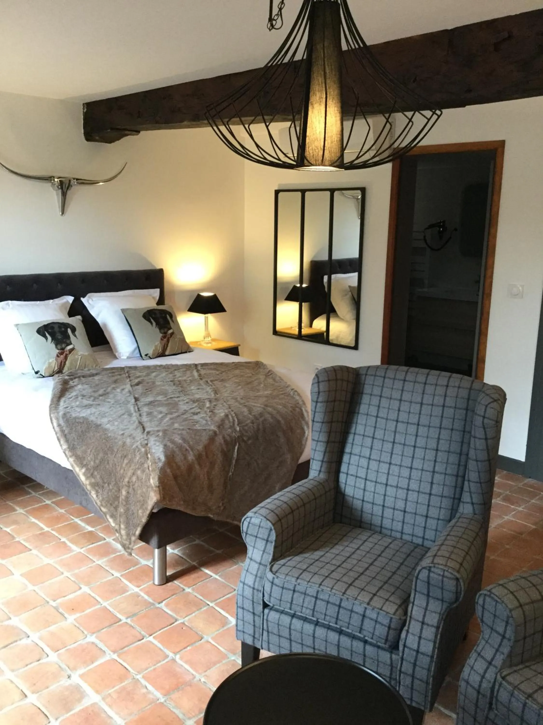 Photo of the whole room, Bed in Contact Hôtels Le Savigny & Spa