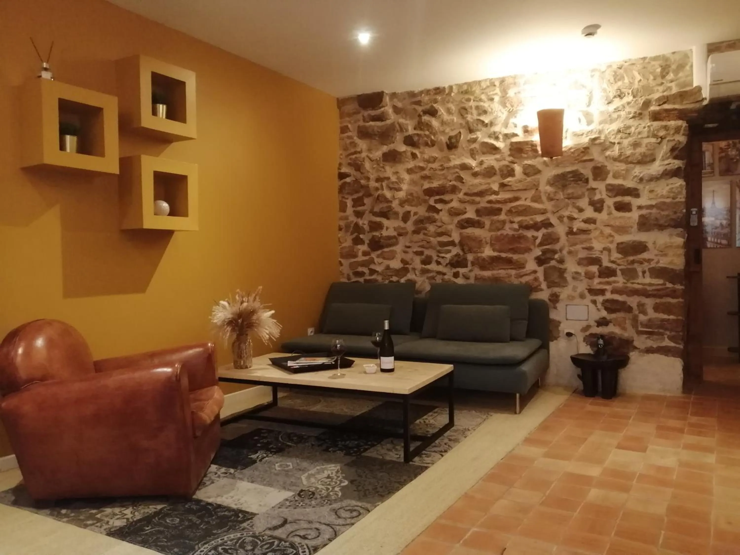 Living room in Contact Hôtels Le Savigny & Spa