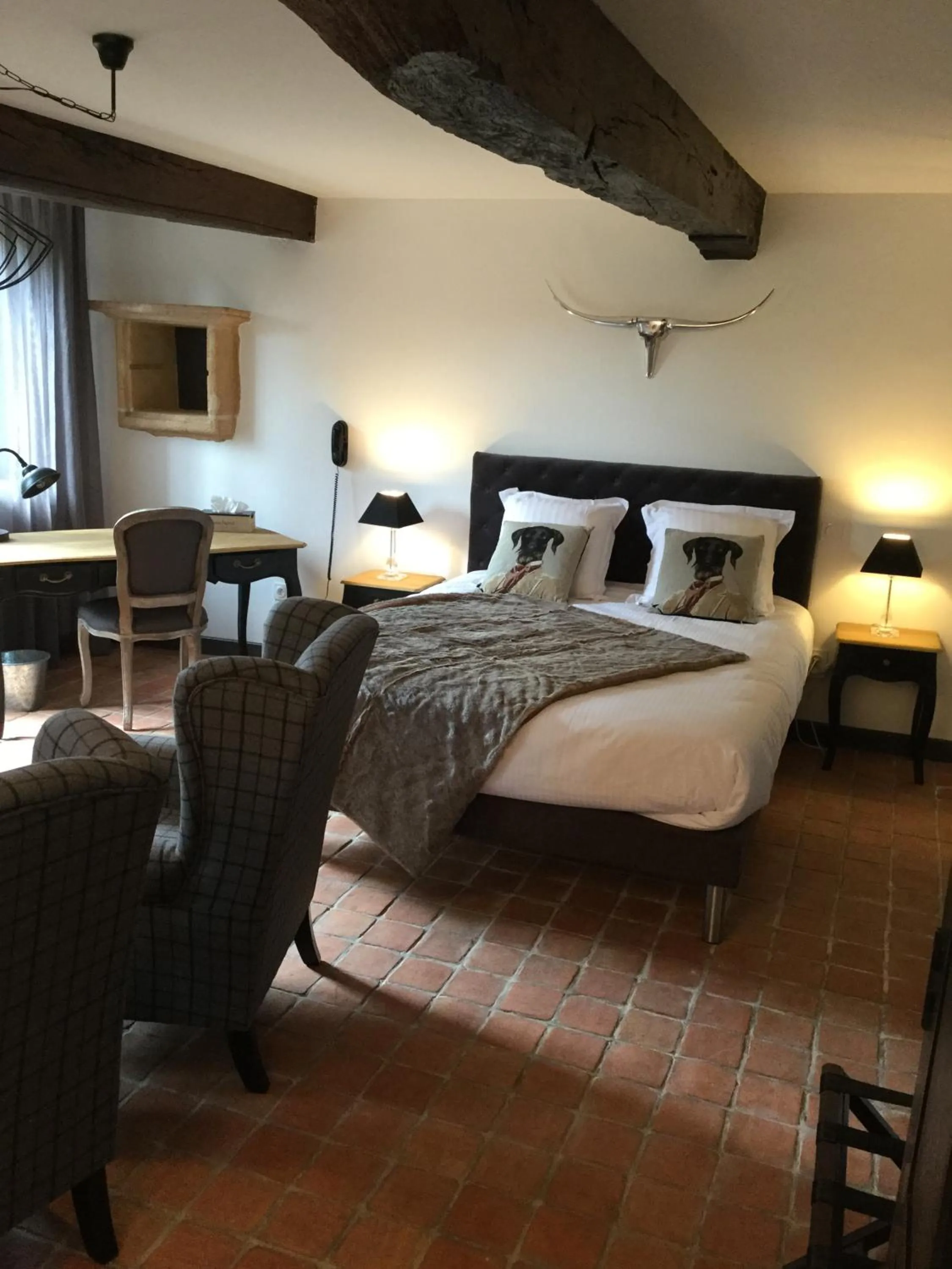 Photo of the whole room, Bed in Contact Hôtels Le Savigny & Spa