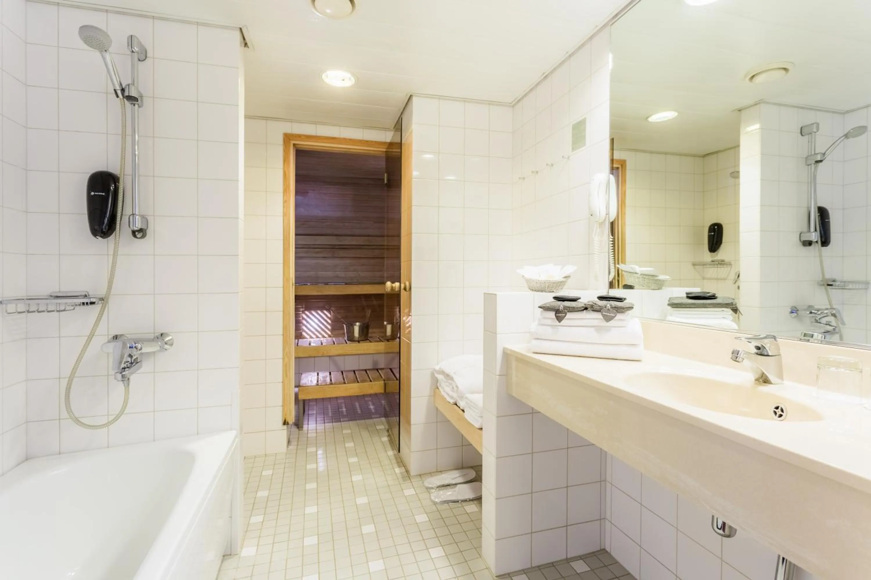 Shower in Original Sokos Hotel Viru