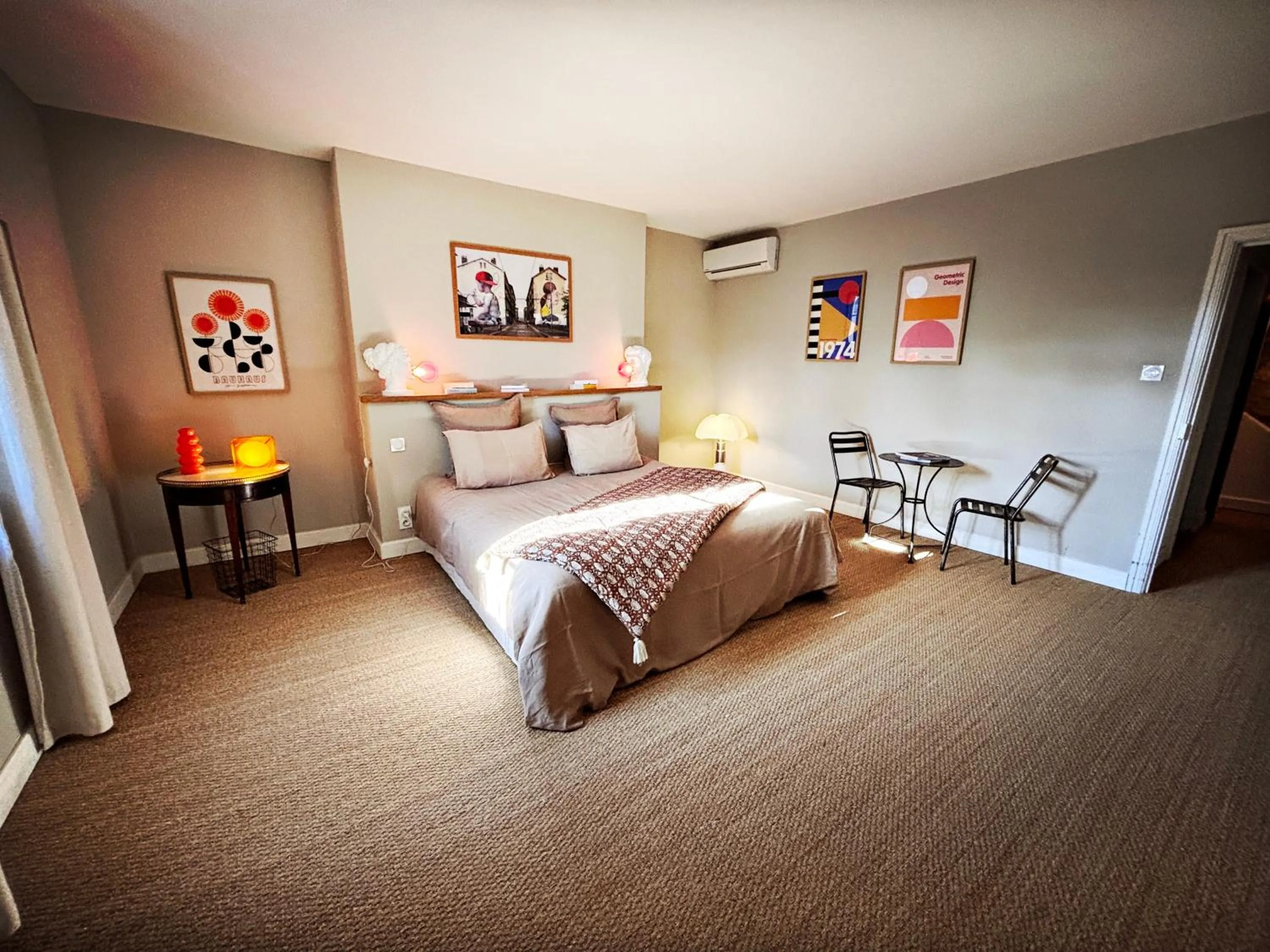 Bedroom, Bed in Merci Papa Merci Maman