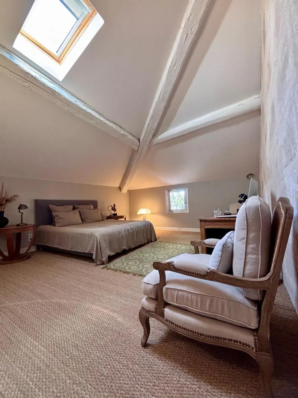 Bedroom, Bed in Merci Papa Merci Maman