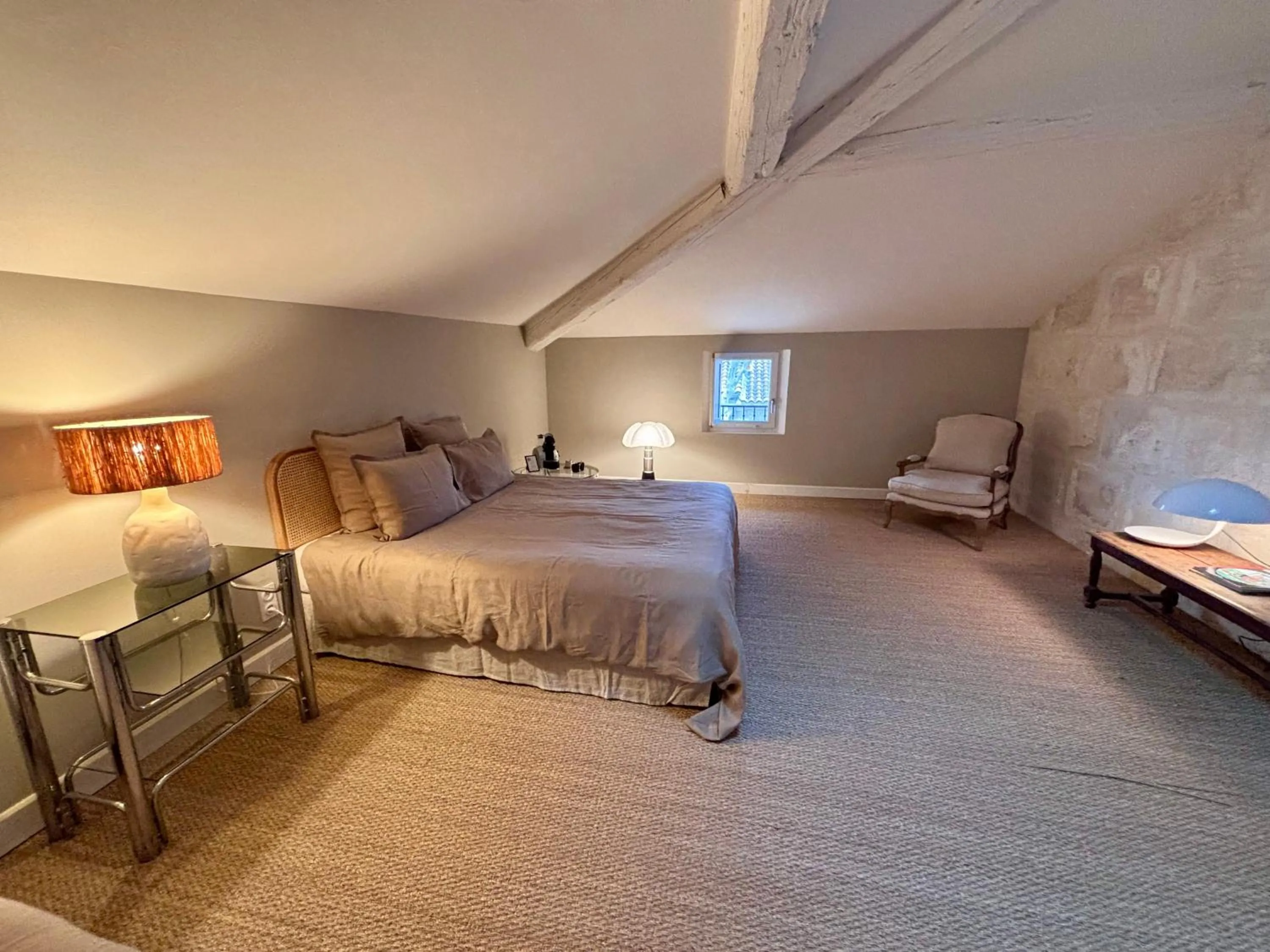 Bedroom, Bed in Merci Papa Merci Maman