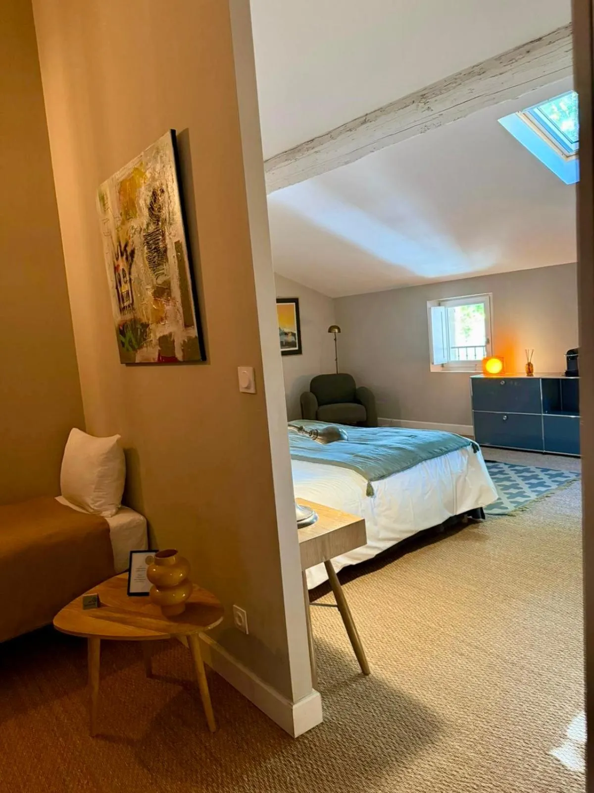 Bedroom, Bed in Merci Papa Merci Maman