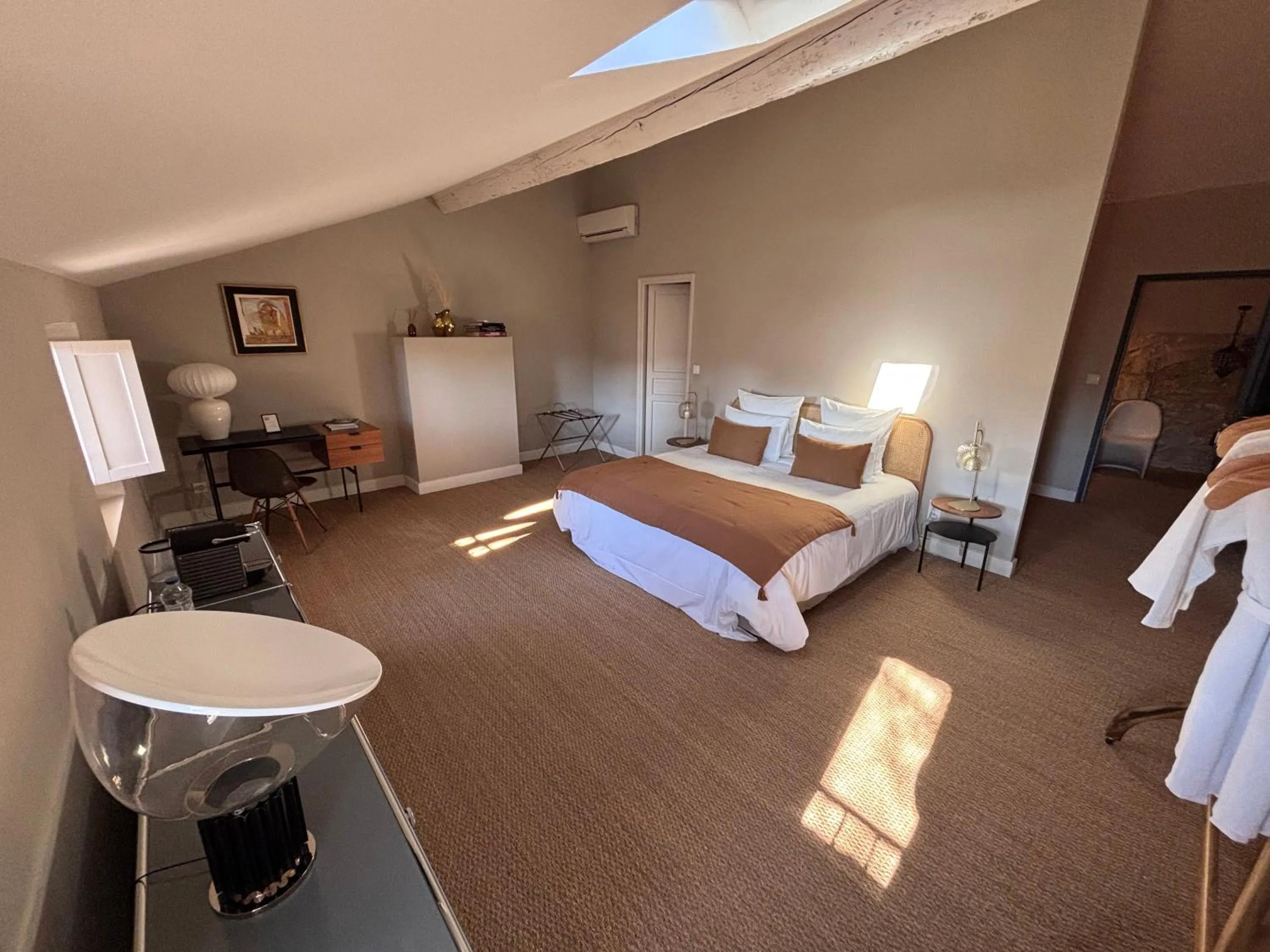 Bedroom, Bed in Merci Papa Merci Maman