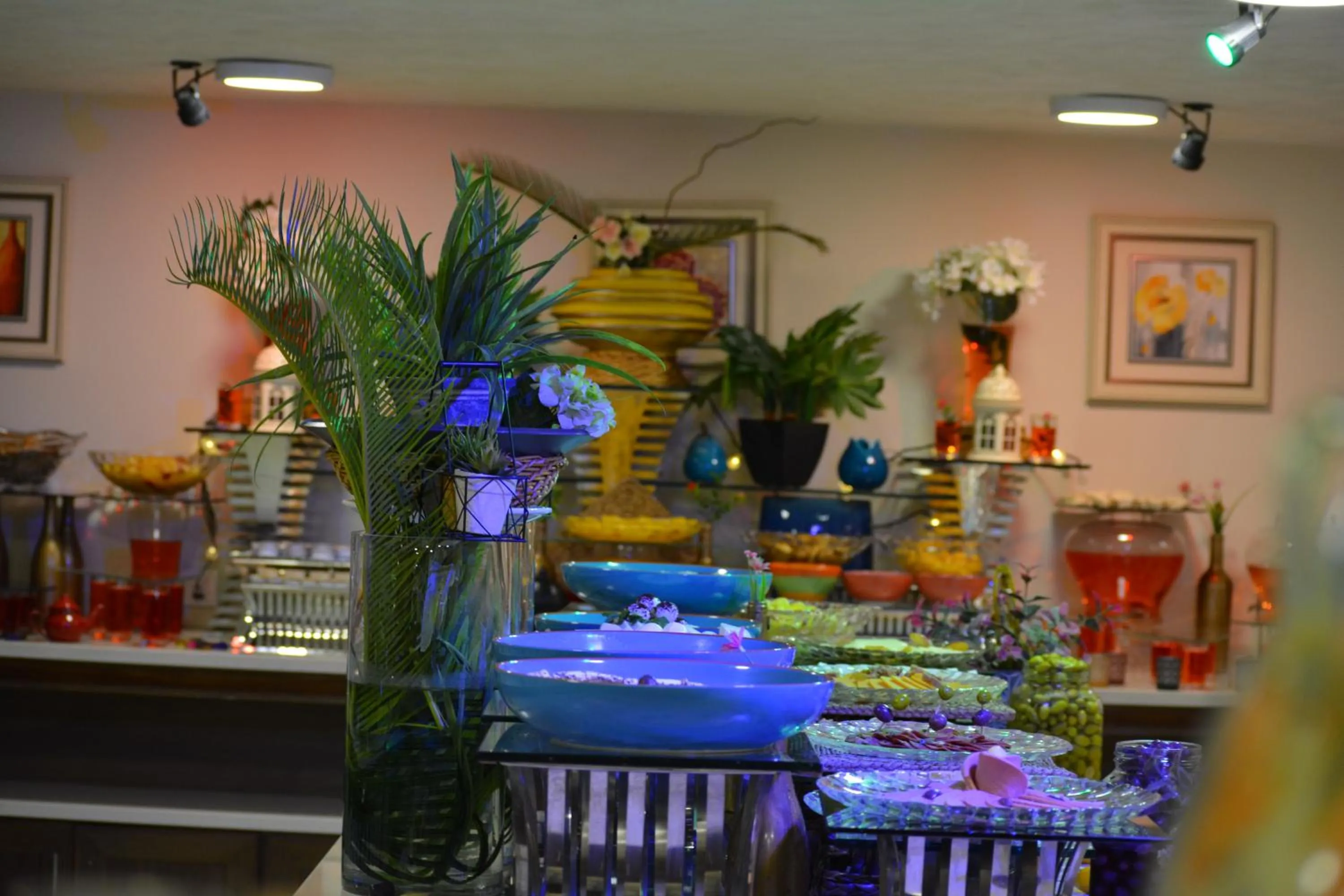 Restaurant/places to eat in City Tower Hotel