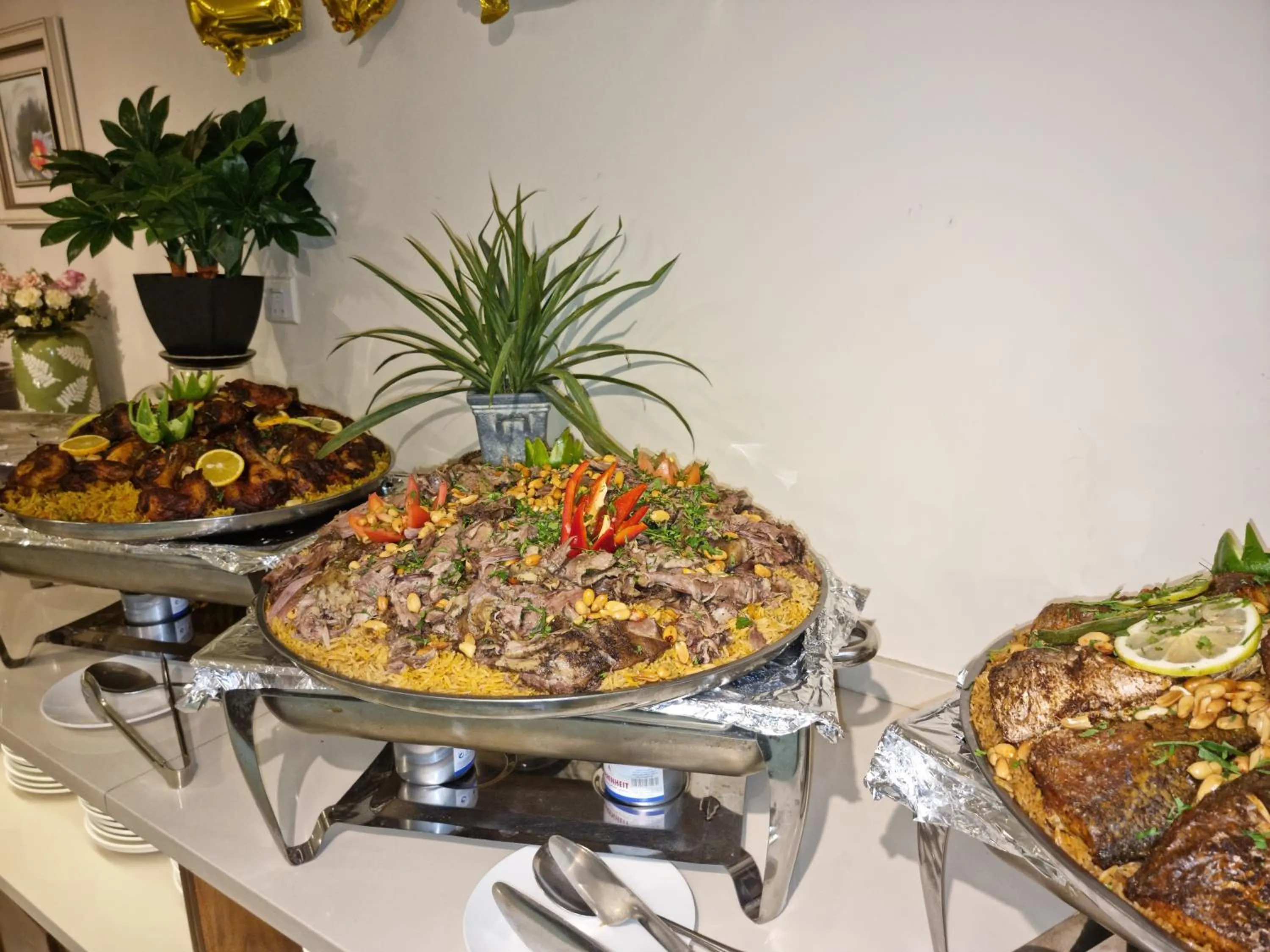 Restaurant/places to eat in City Tower Hotel