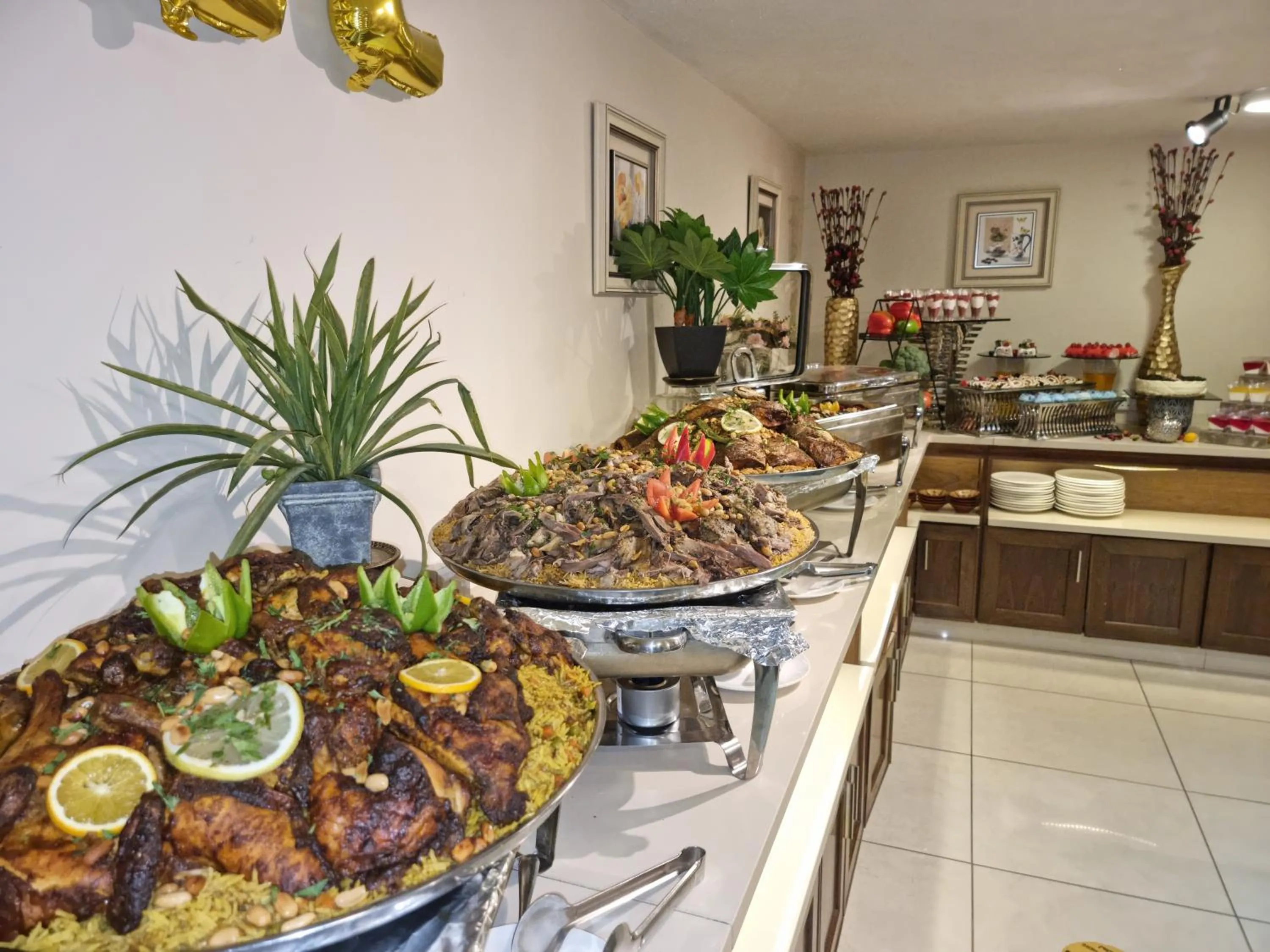 Restaurant/places to eat in City Tower Hotel