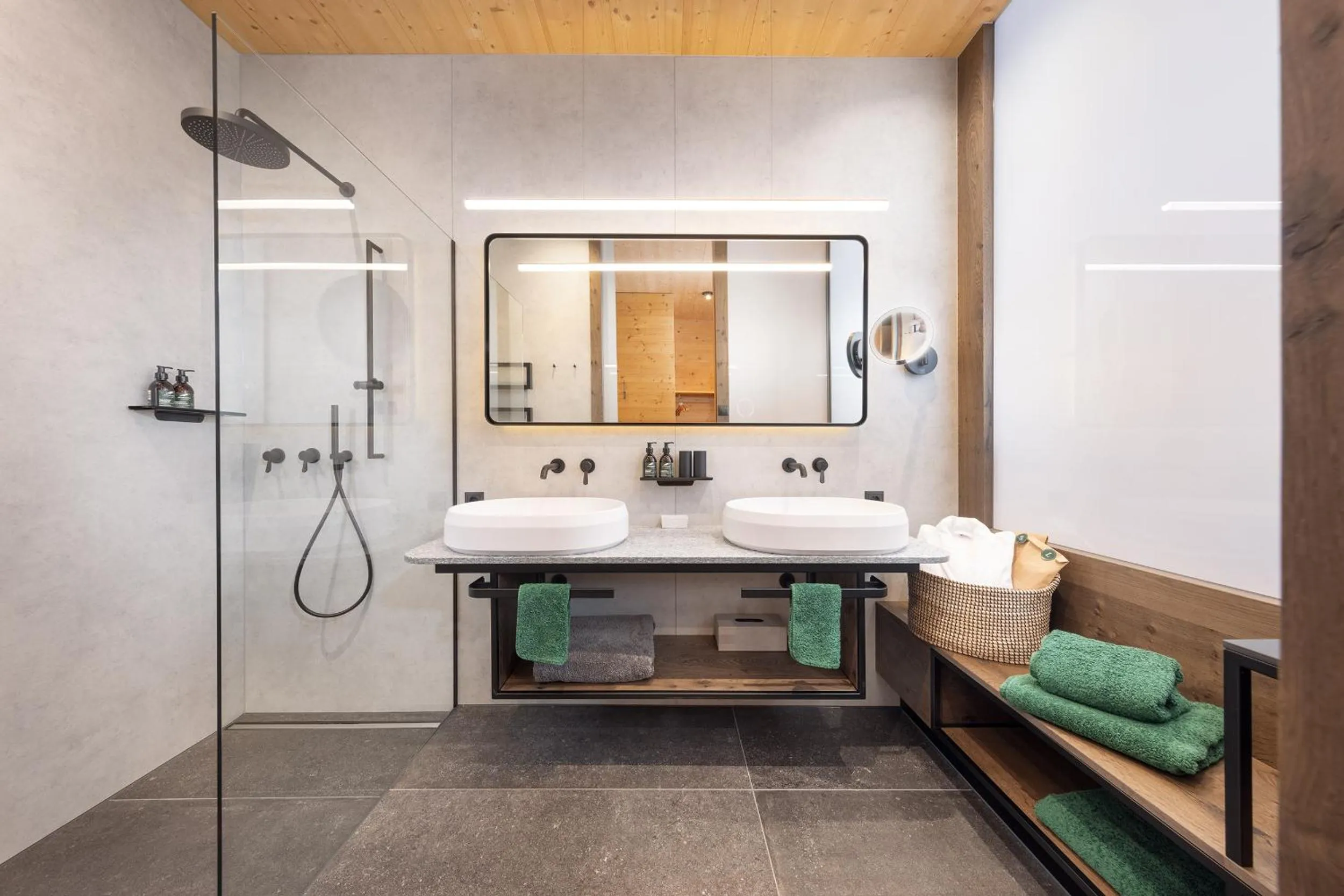 Shower in Naturhotel Waldklause