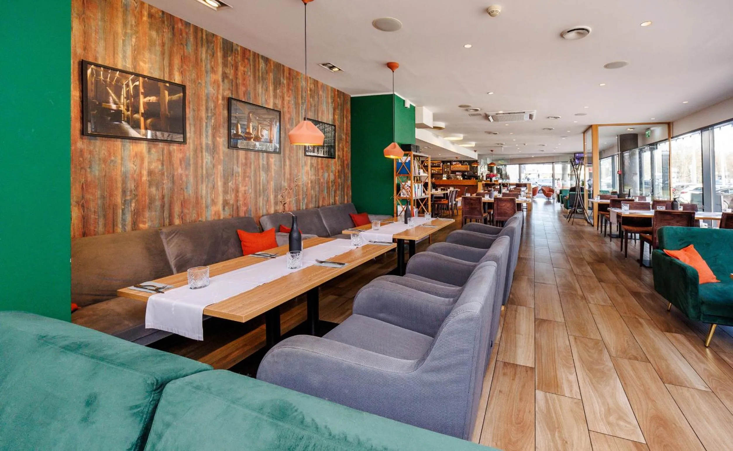 Restaurant/places to eat in Go Hotel Shnelli