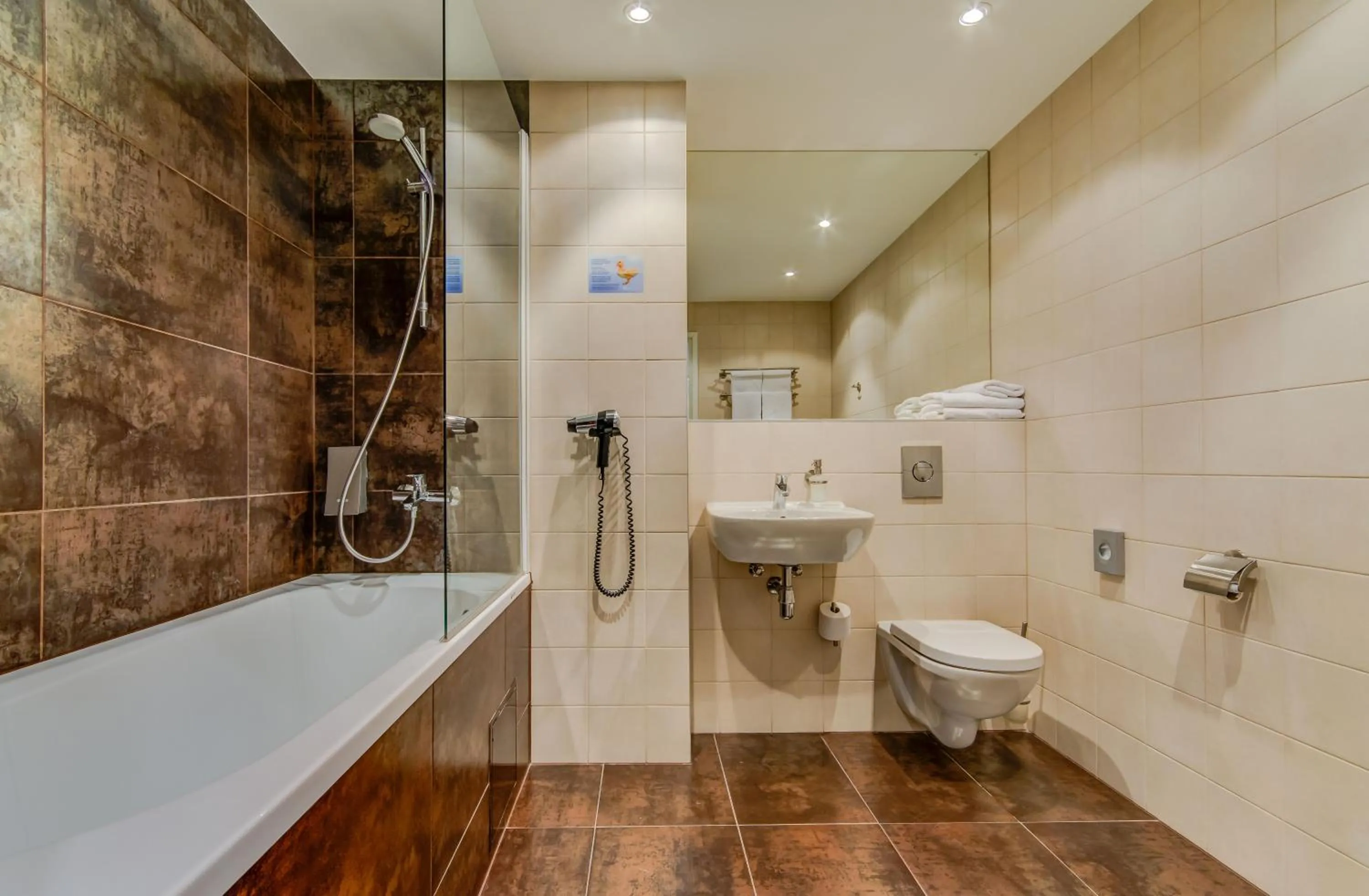 Shower in Go Hotel Shnelli