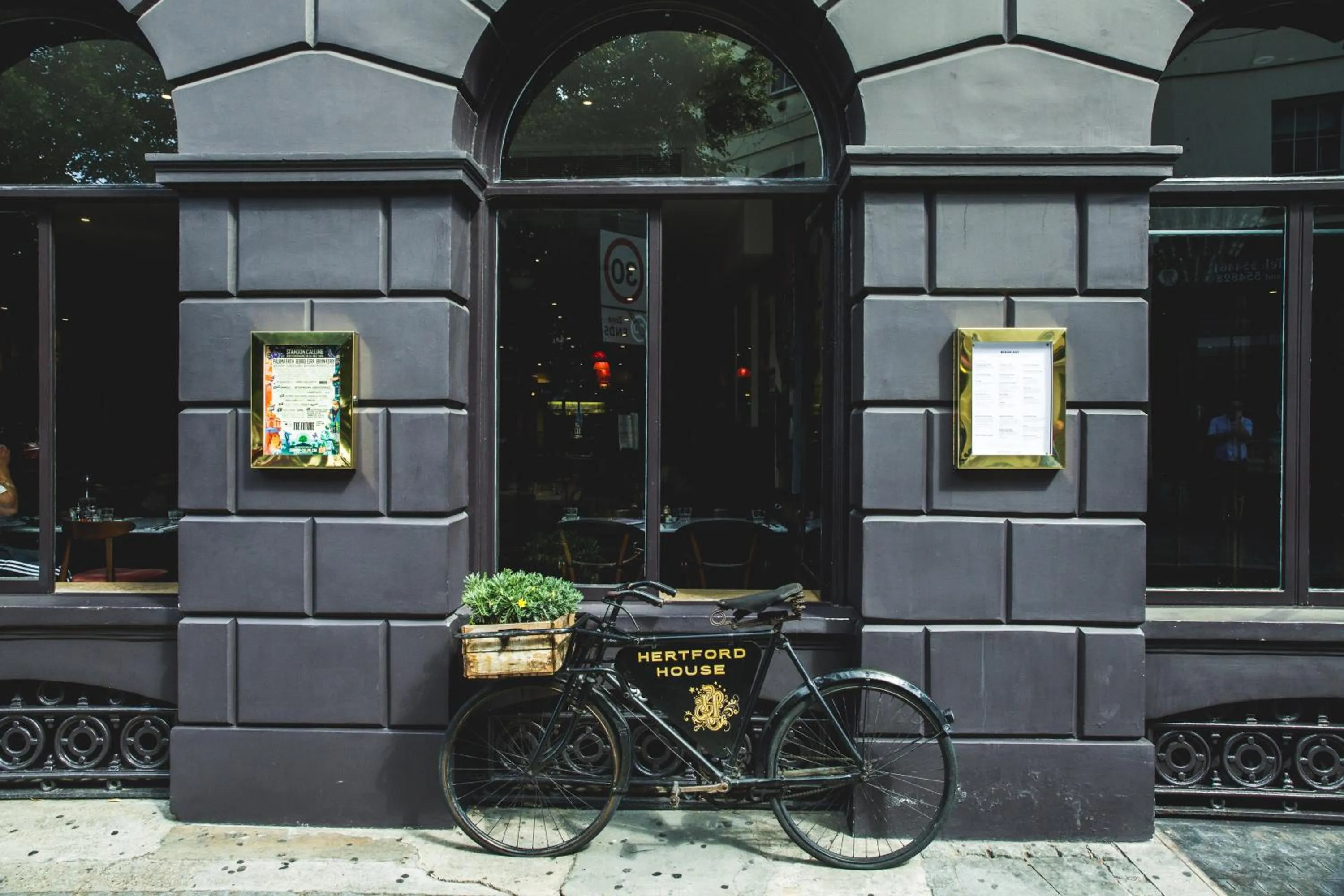 Facade/entrance in Hertford House