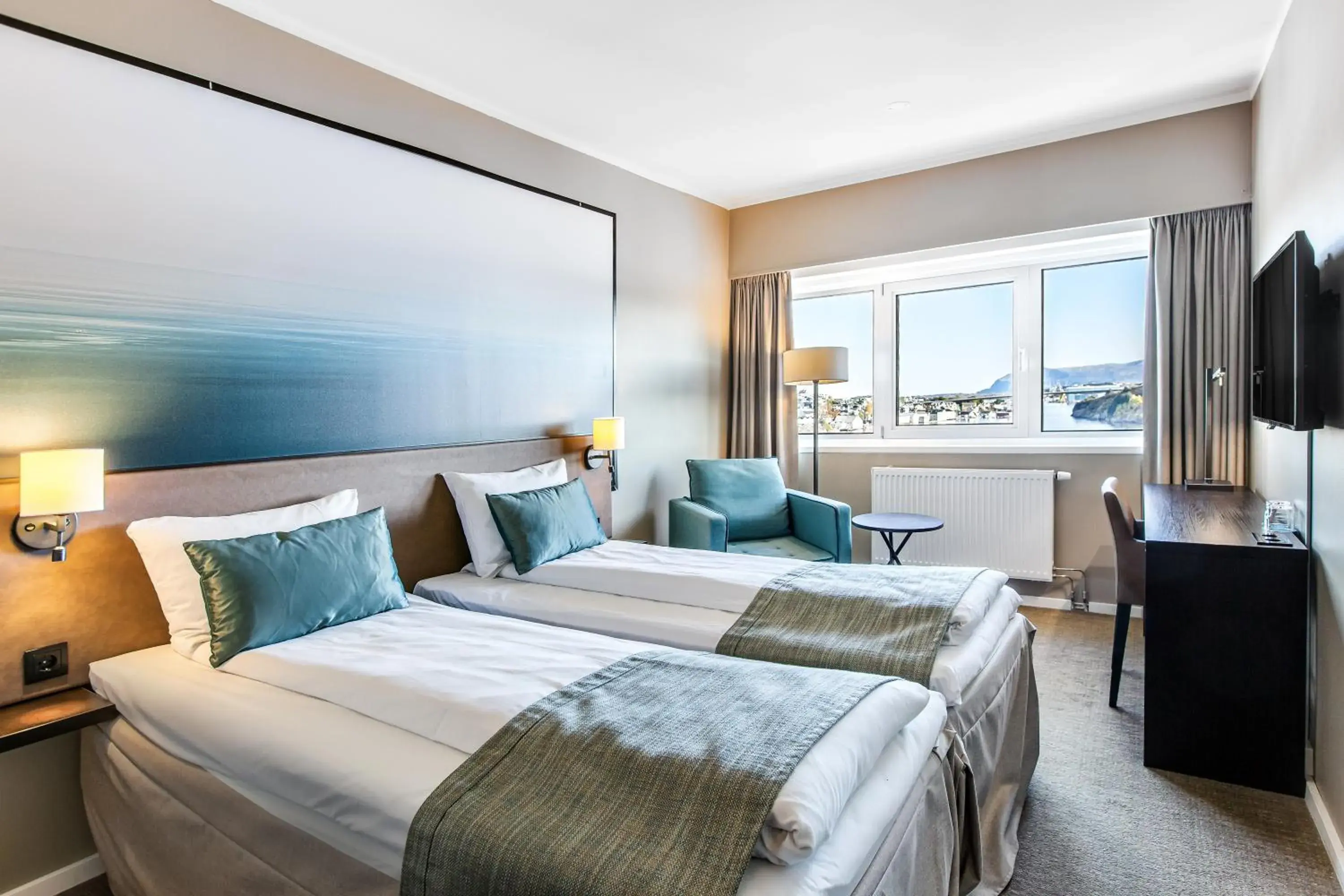 Standard Twin Room with Sea View - single occupancy in Quality Hotel Grand Kristiansund Standard Twin Room with Sea View - single occupancy in Quality Hotel Grand Kristiansund