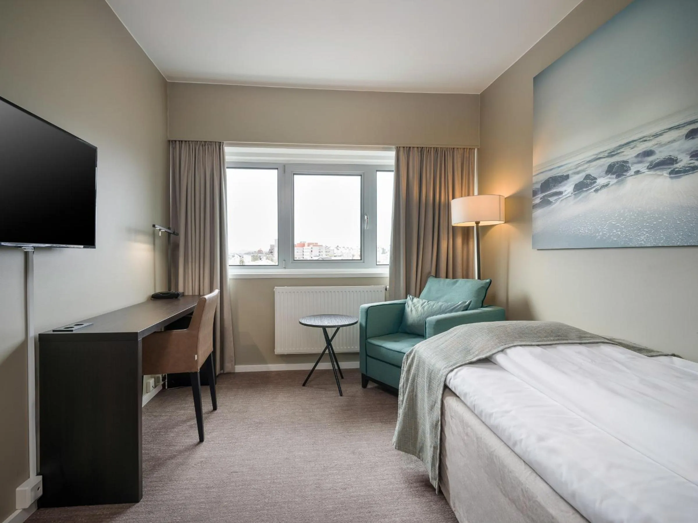 TV and multimedia, Bed in Quality Hotel Grand Kristiansund