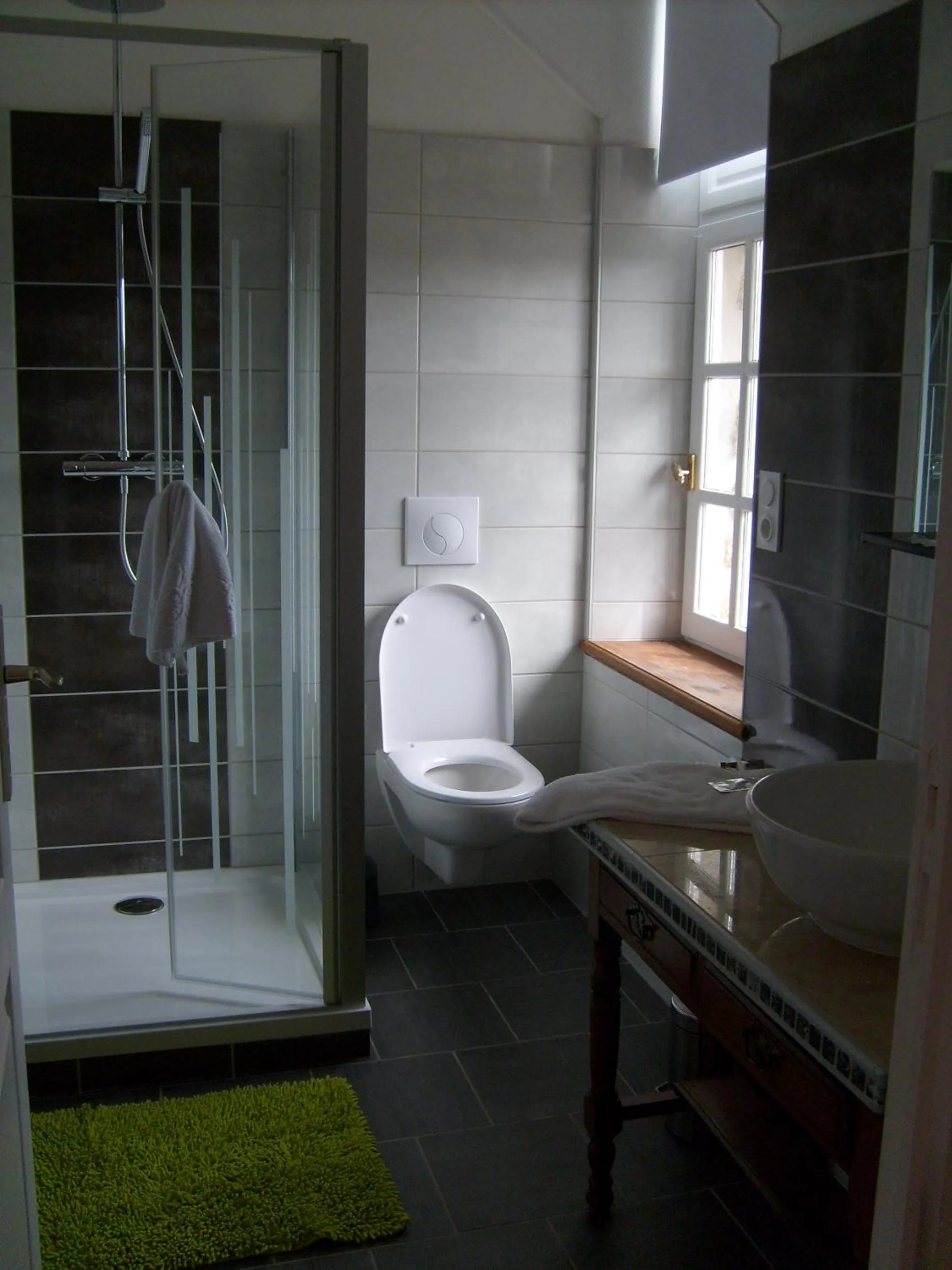 Shower in Maison des Isles