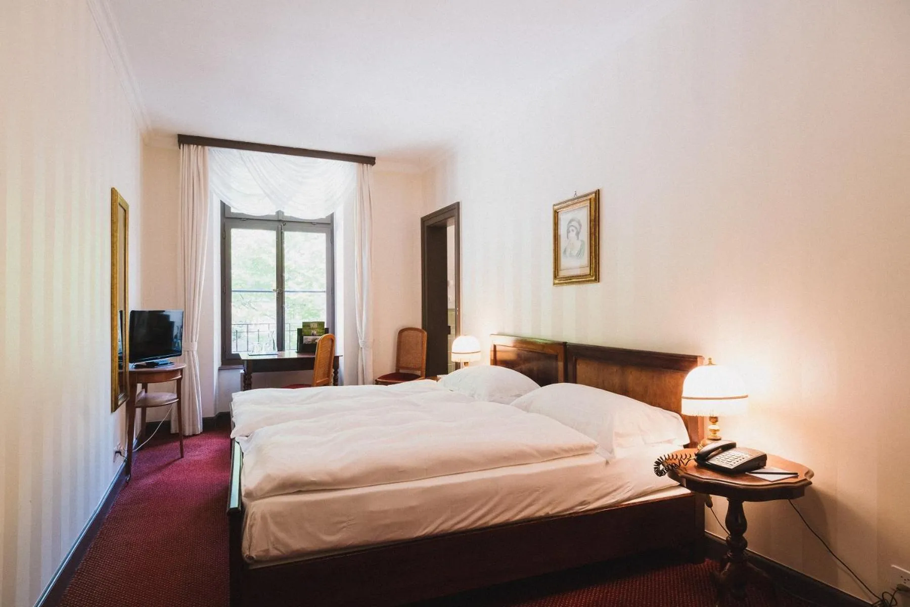 Classic Double Room with Forest View - single occupancy in Grandhotel Giessbach