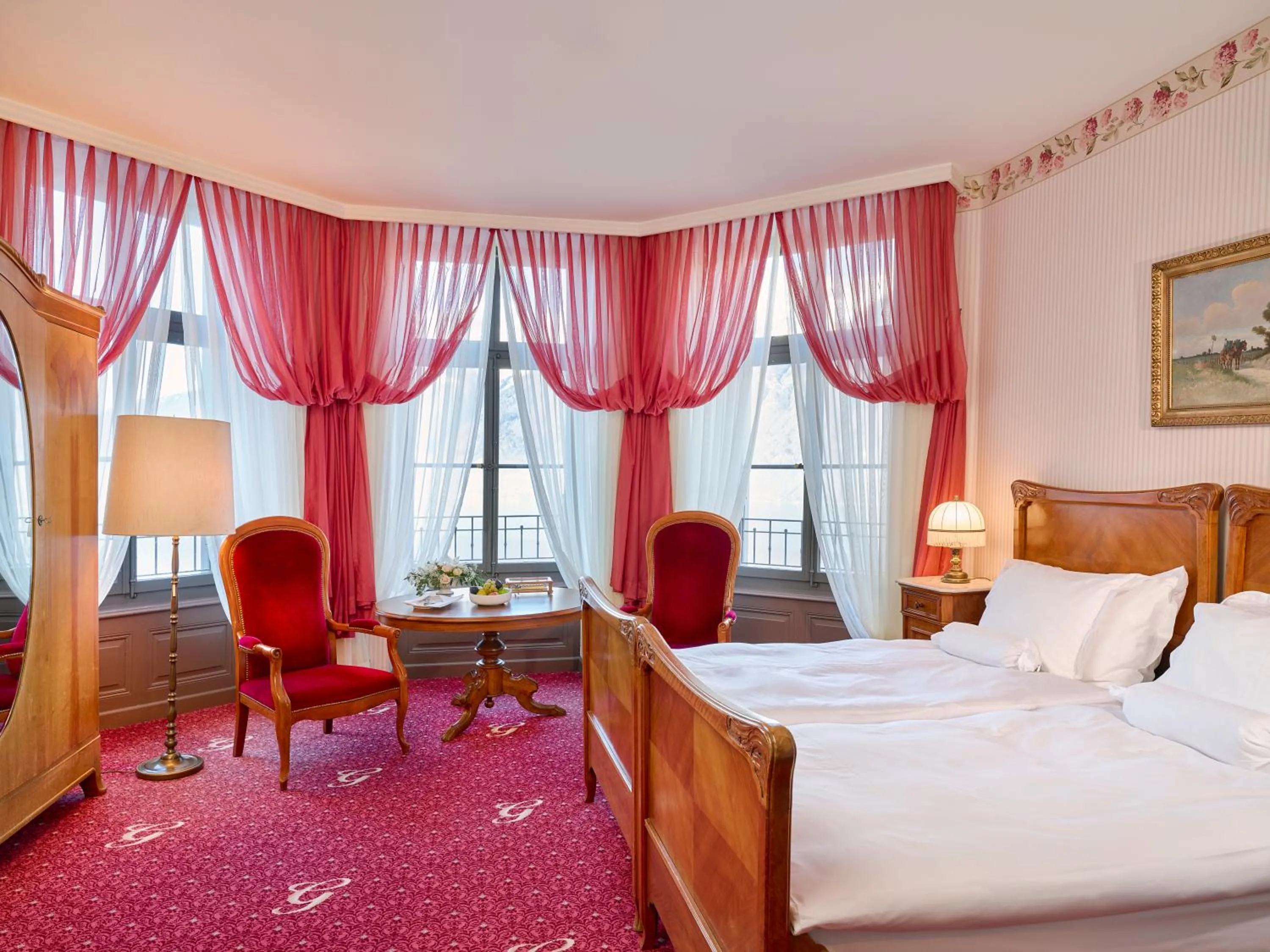 Elegant Suite in Grandhotel Giessbach