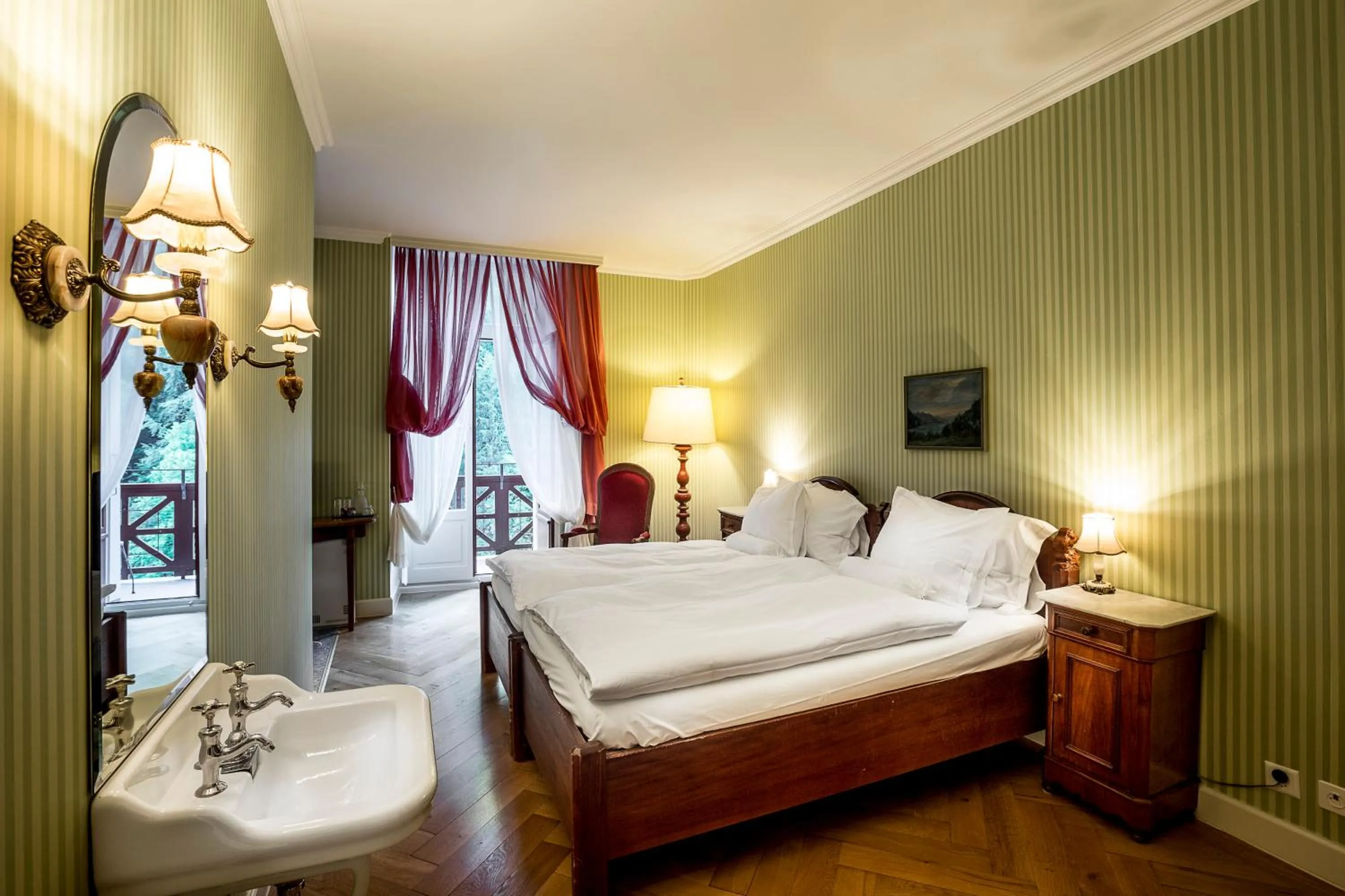 Superior Double Room with Waterfall View - single occupancy in Grandhotel Giessbach