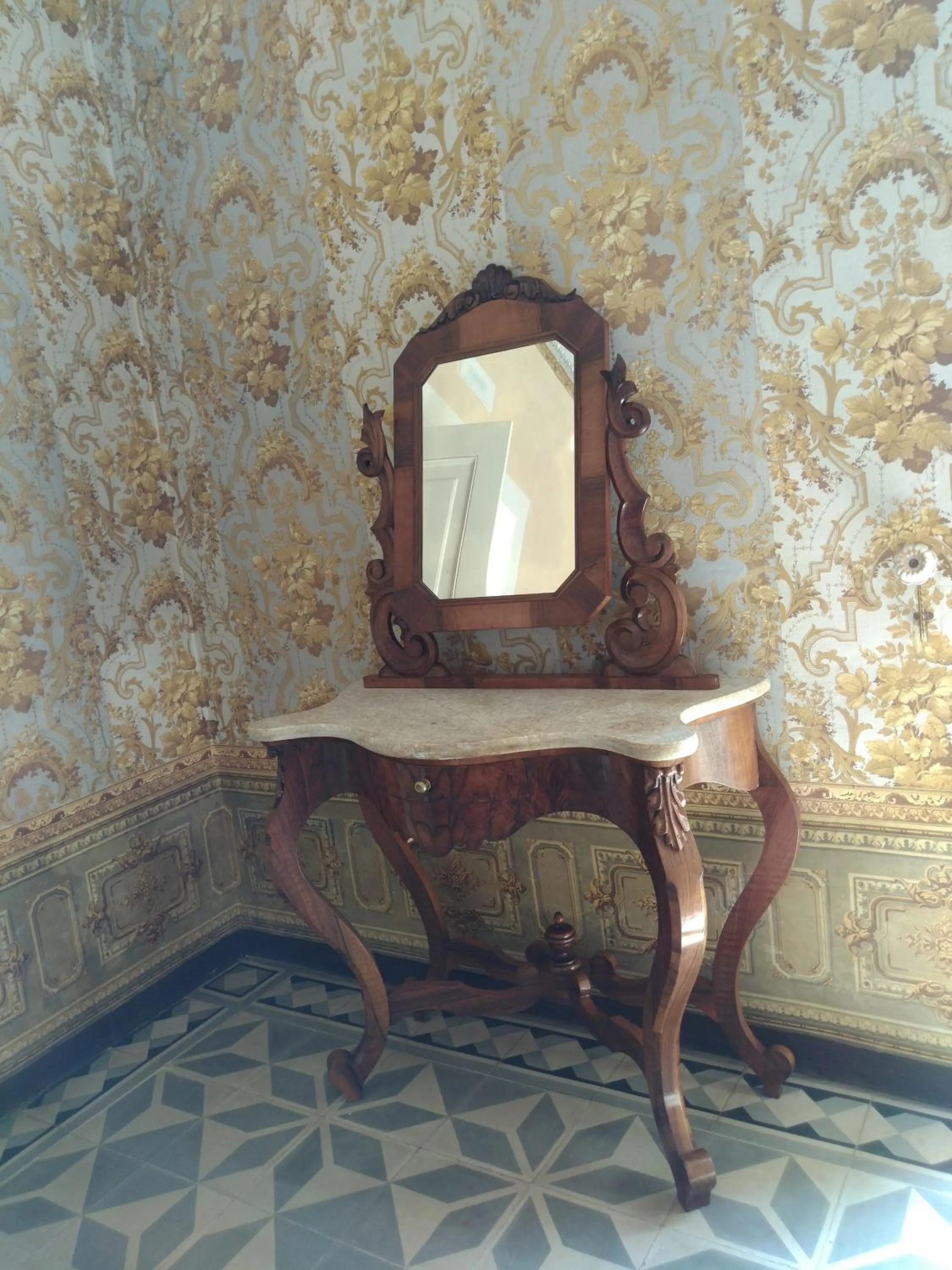 Decorative detail in Il Bersó di Porta Catena