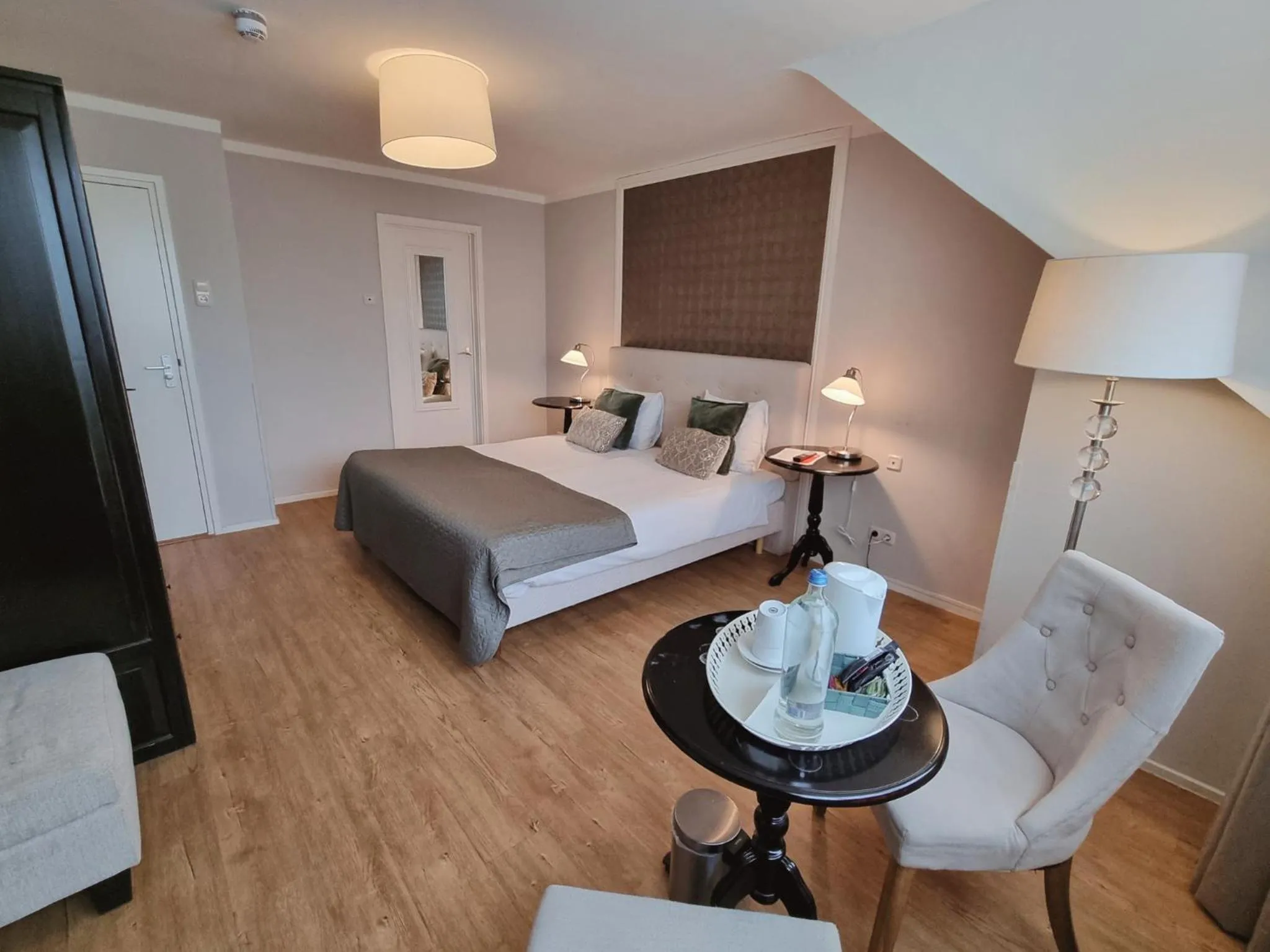 Photo of the whole room, Bed in Hotel Brull