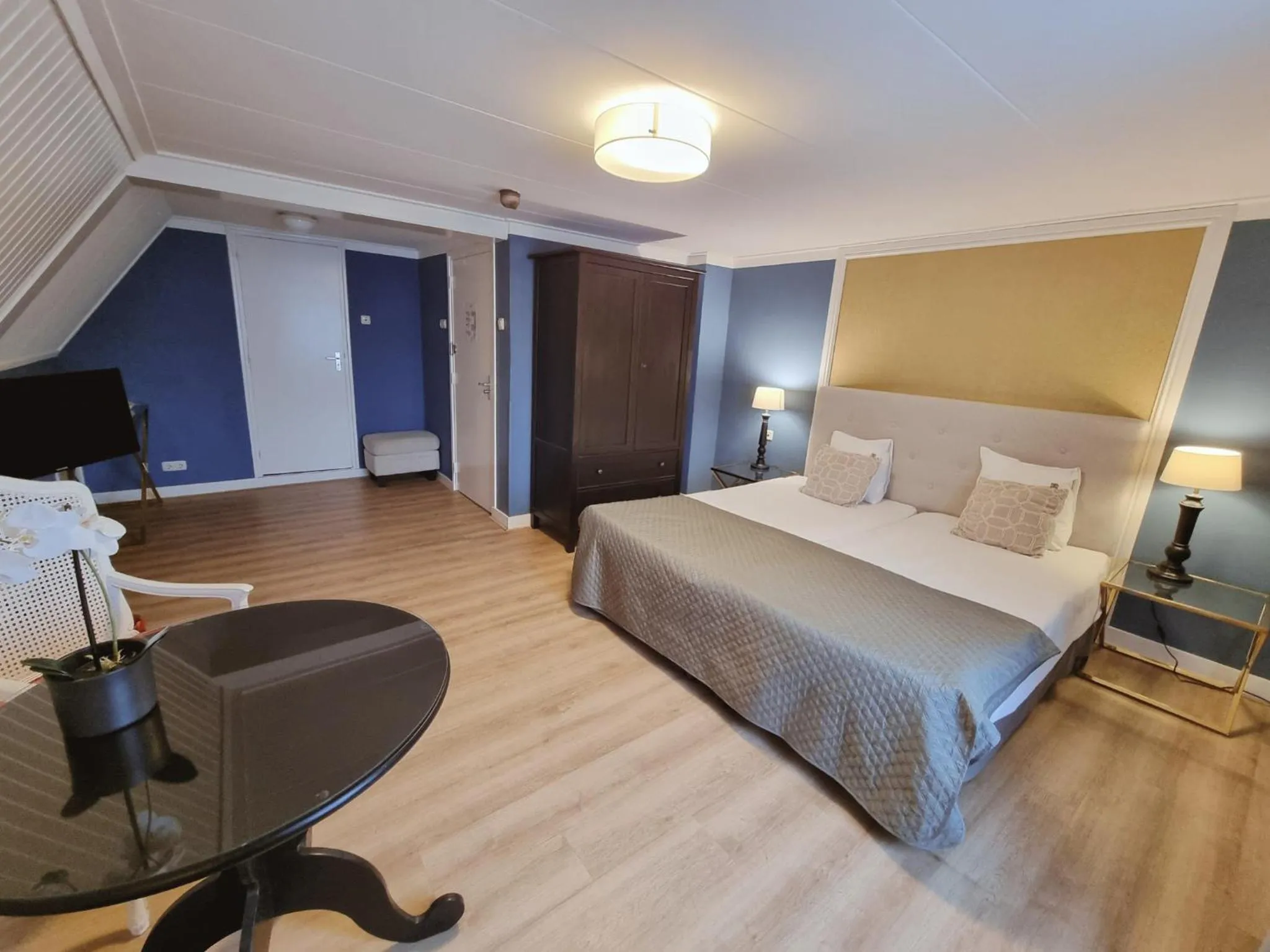 Photo of the whole room, Bed in Hotel Brull