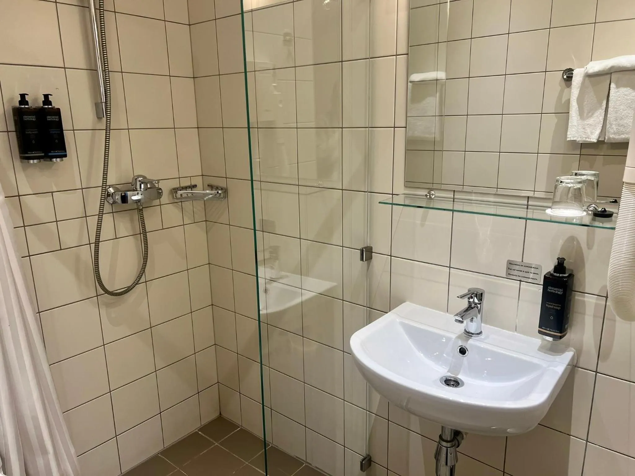Shower in Kreutzwald Hotel Tallinn