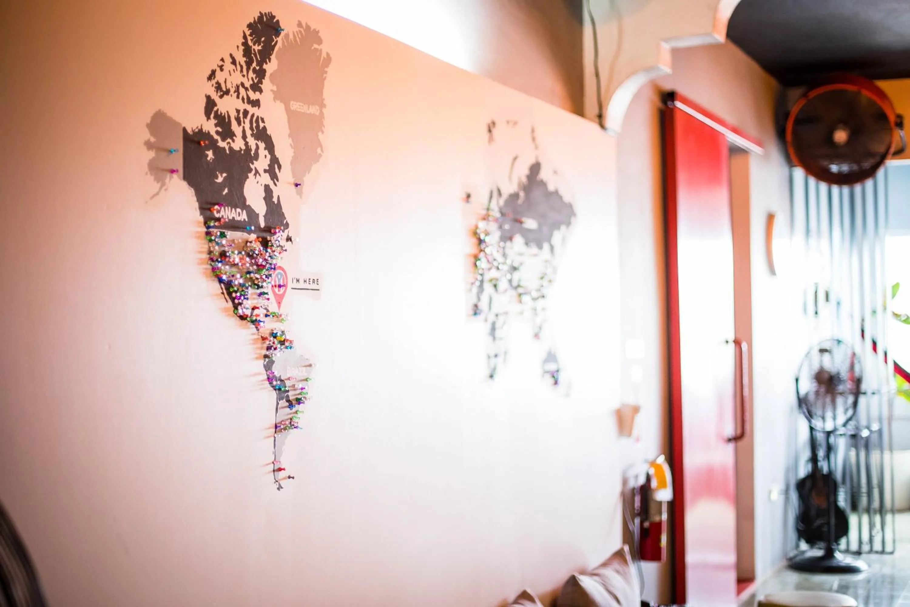 Communal lounge/ TV room in Nomada Urban Beach Hostel- Calle Loiza