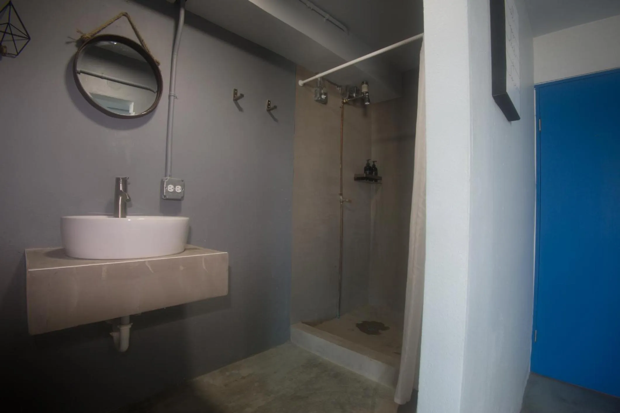 Shower in Nomada Urban Beach Hostel- Calle Loiza
