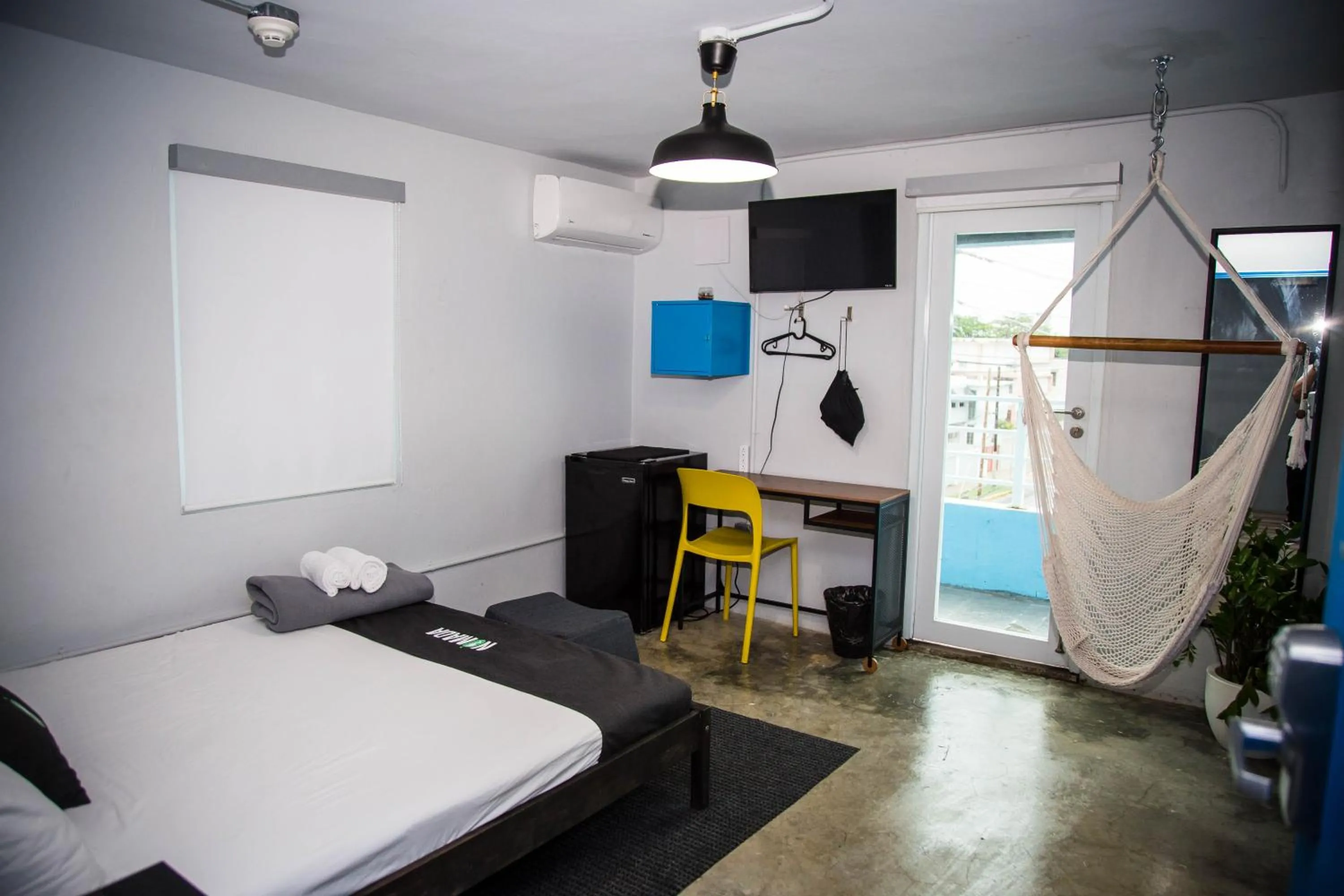 Balcony/Terrace, Bed in Nomada Urban Beach Hostel- Calle Loiza