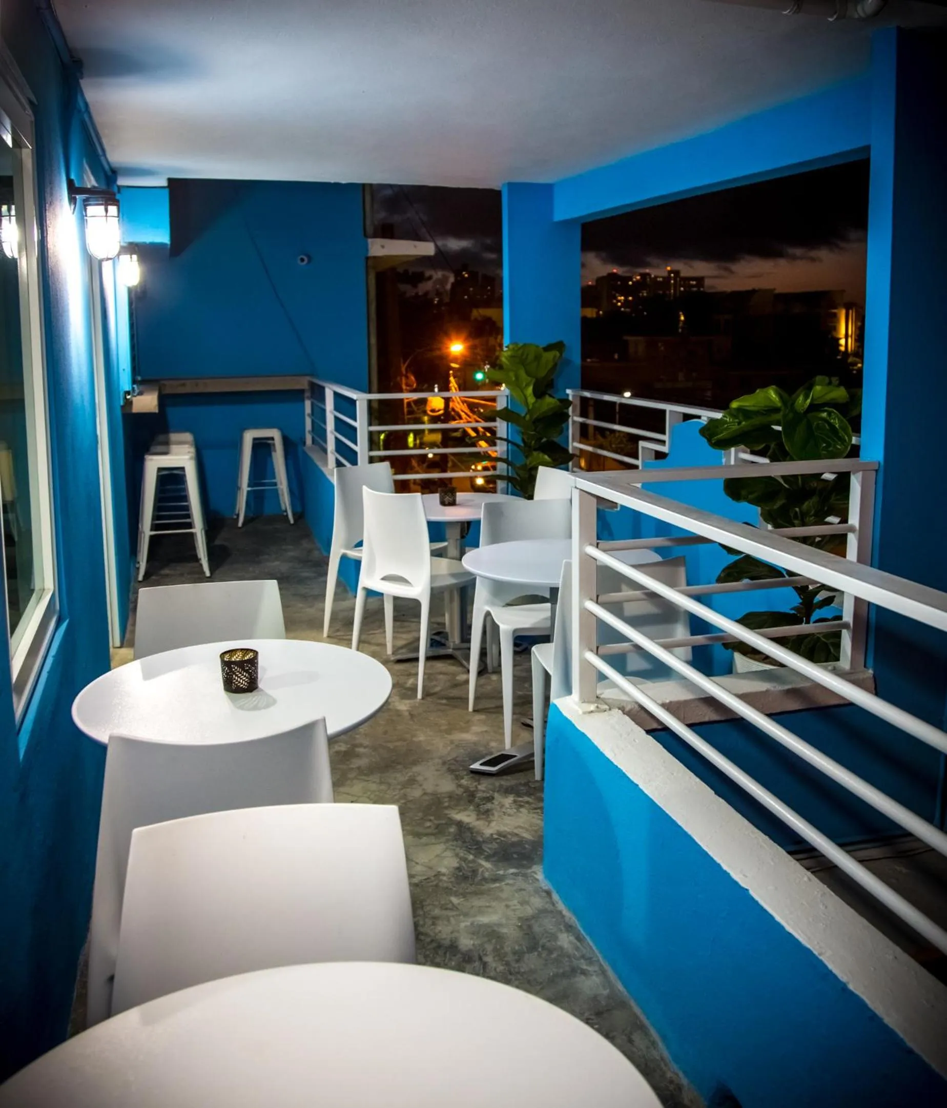 Night in Nomada Urban Beach Hostel- Calle Loiza