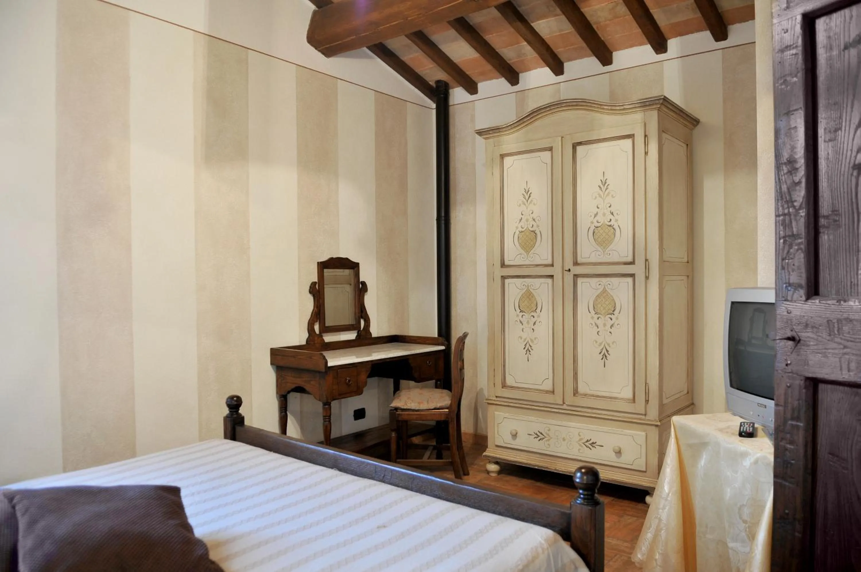 Bed in Terre Del Cantico Country House