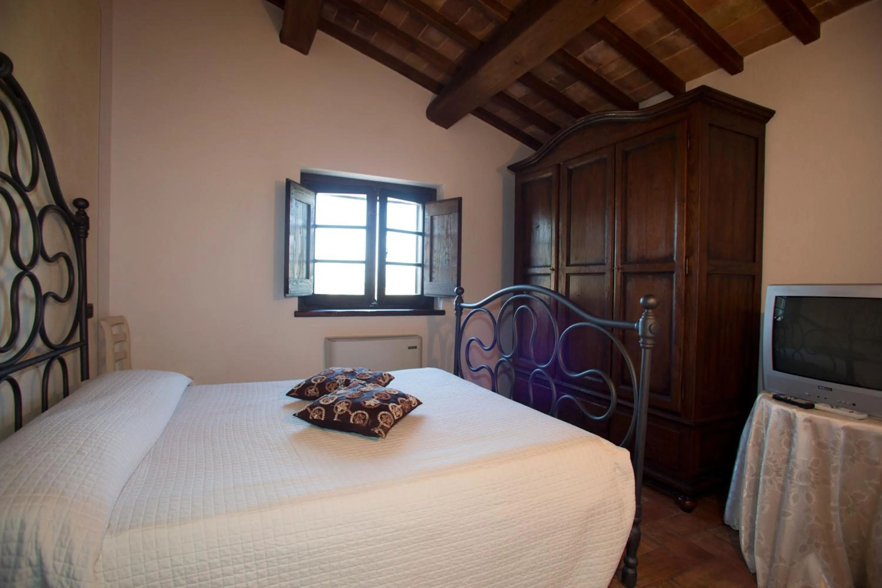 Bed in Terre Del Cantico Country House