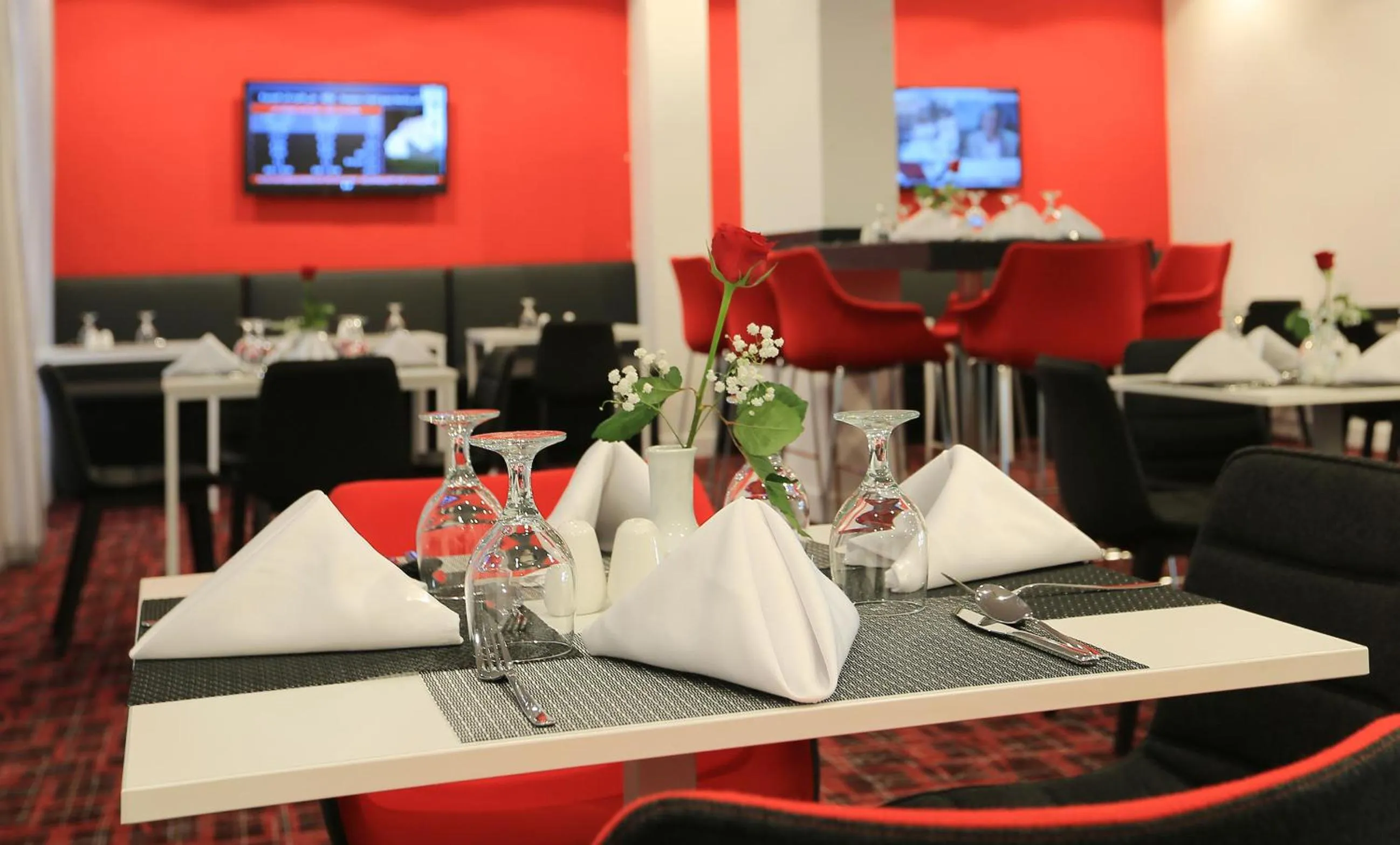 Restaurant/places to eat in Ramada Encore Al Khobar Olaya