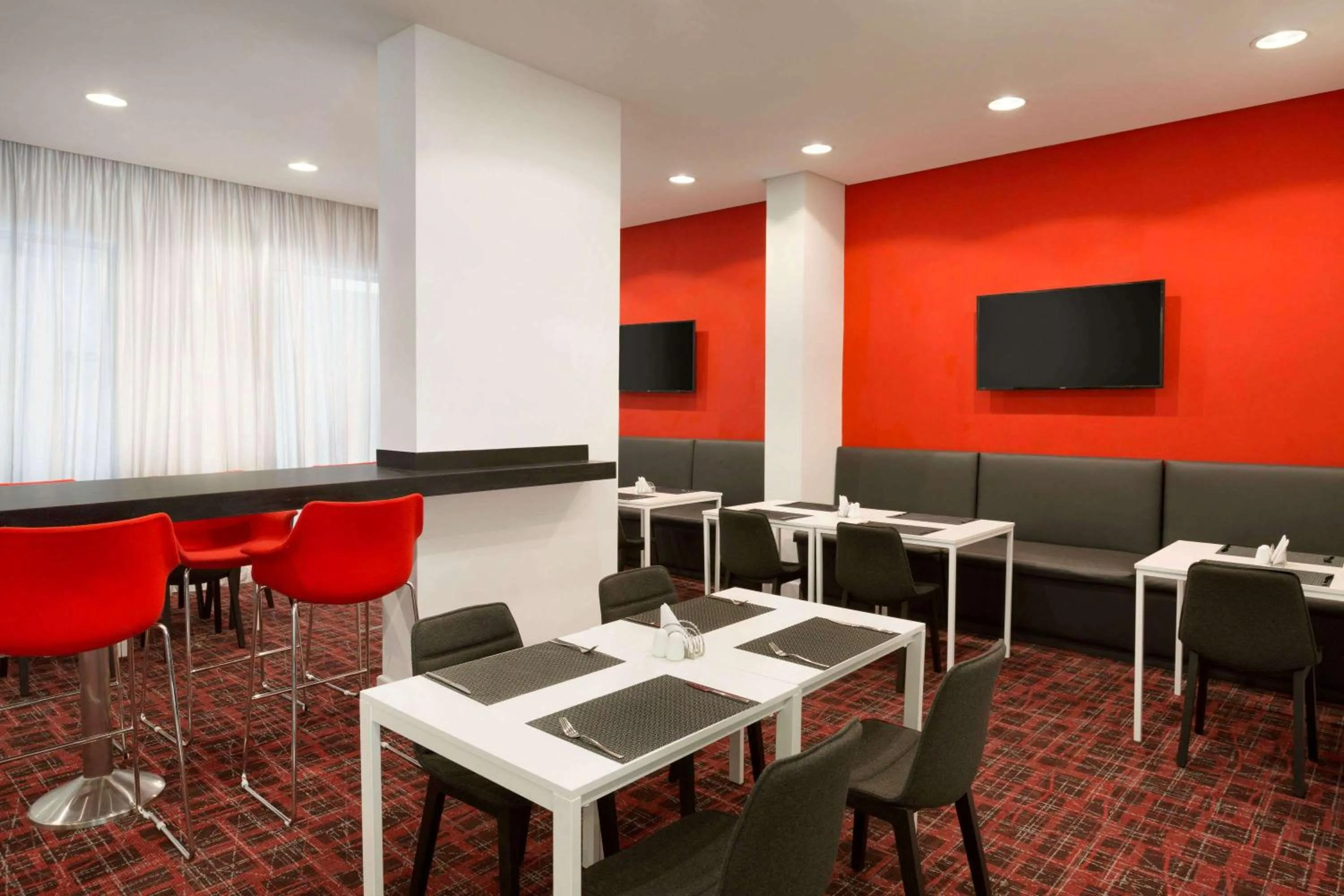 Restaurant/places to eat in Ramada Encore Al Khobar Olaya