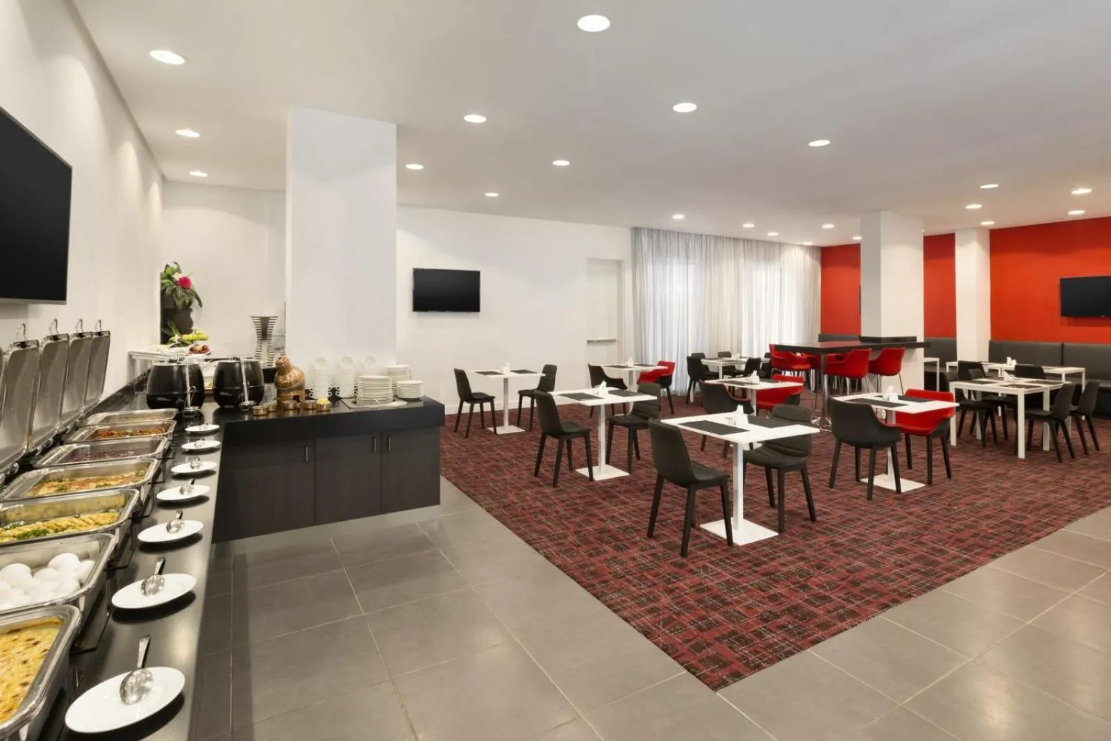 Restaurant/places to eat in Ramada Encore Al Khobar Olaya