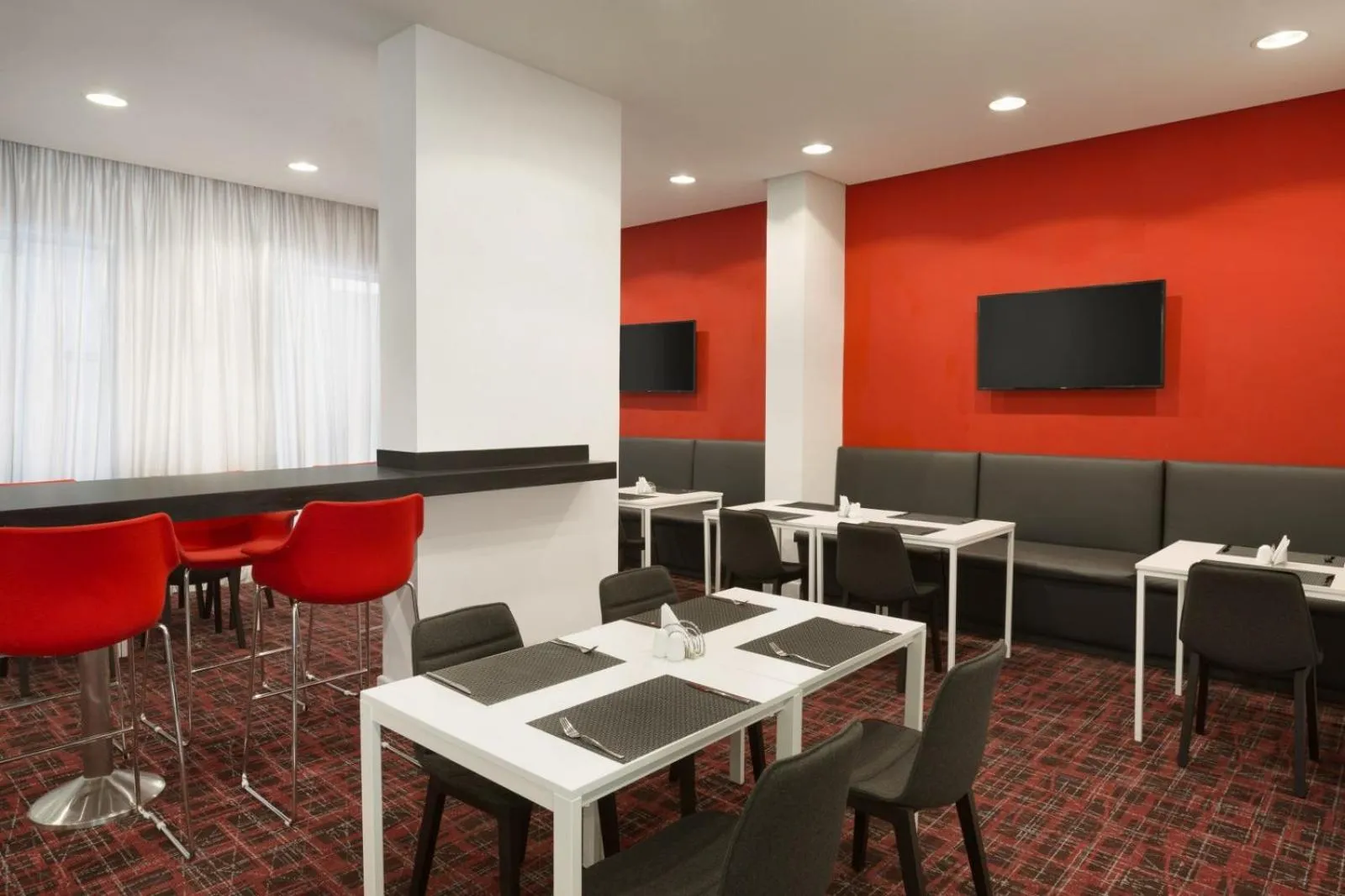 Restaurant/places to eat in Ramada Encore Al Khobar Olaya