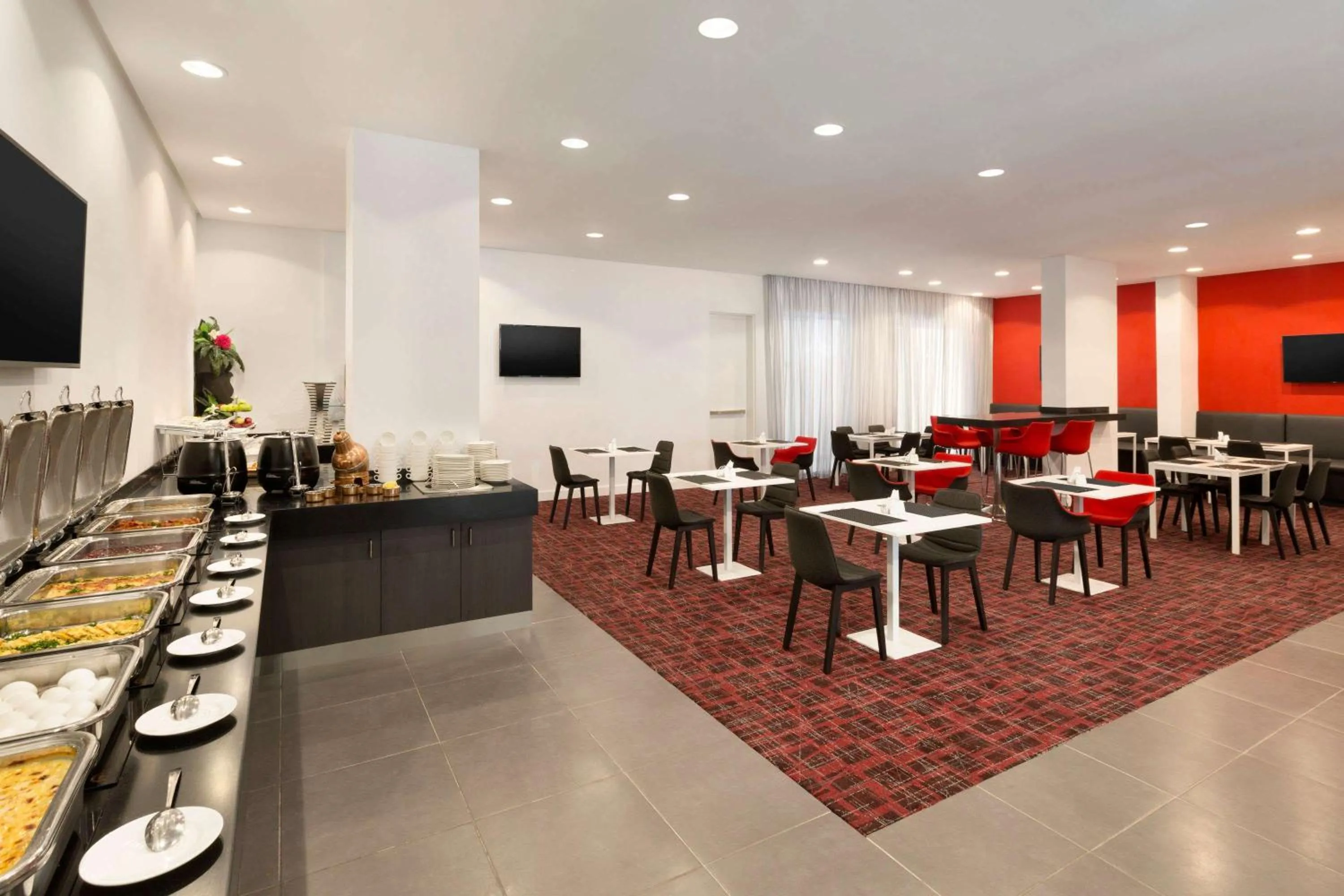 Restaurant/places to eat in Ramada Encore Al Khobar Olaya