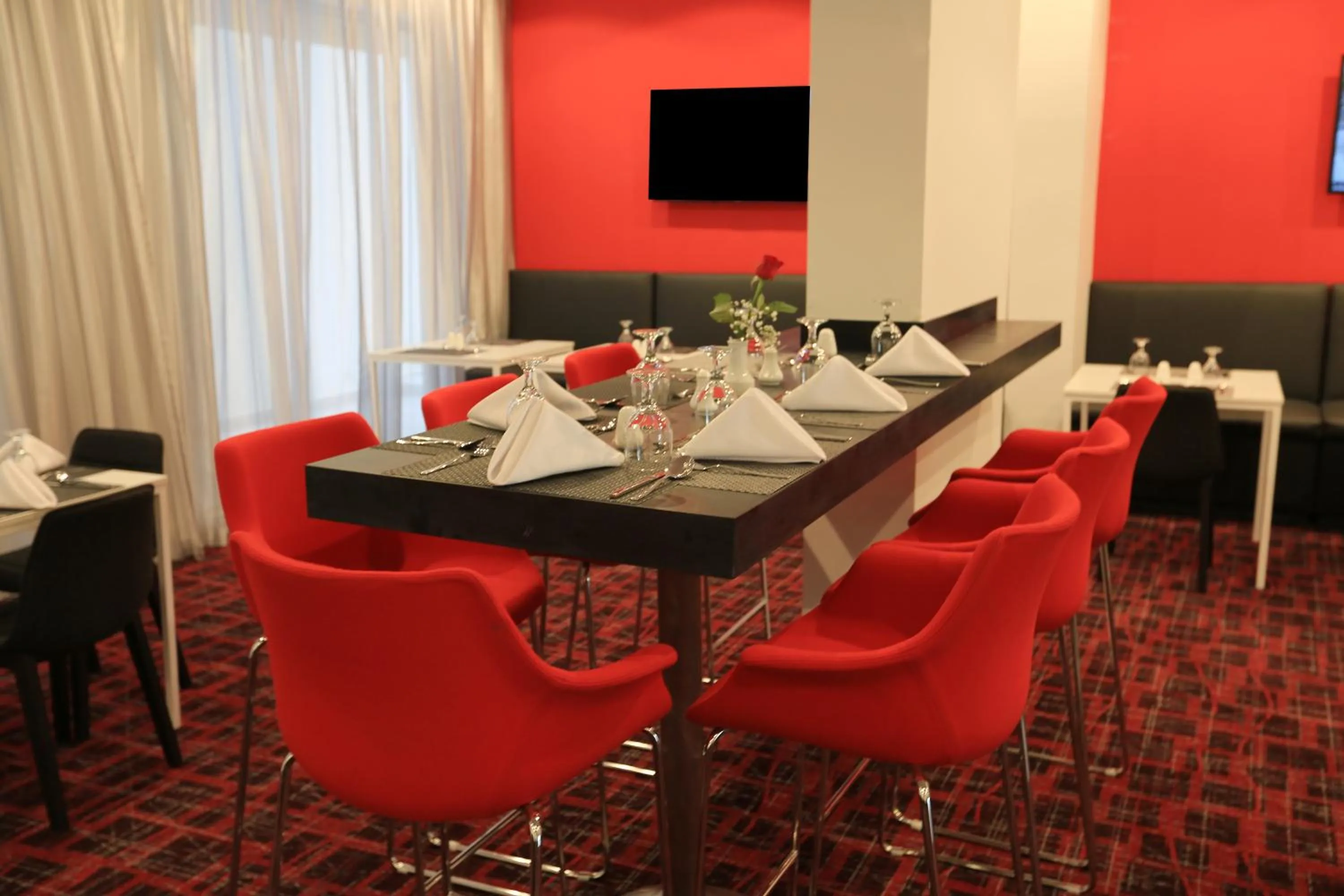 Restaurant/places to eat in Ramada Encore Al Khobar Olaya