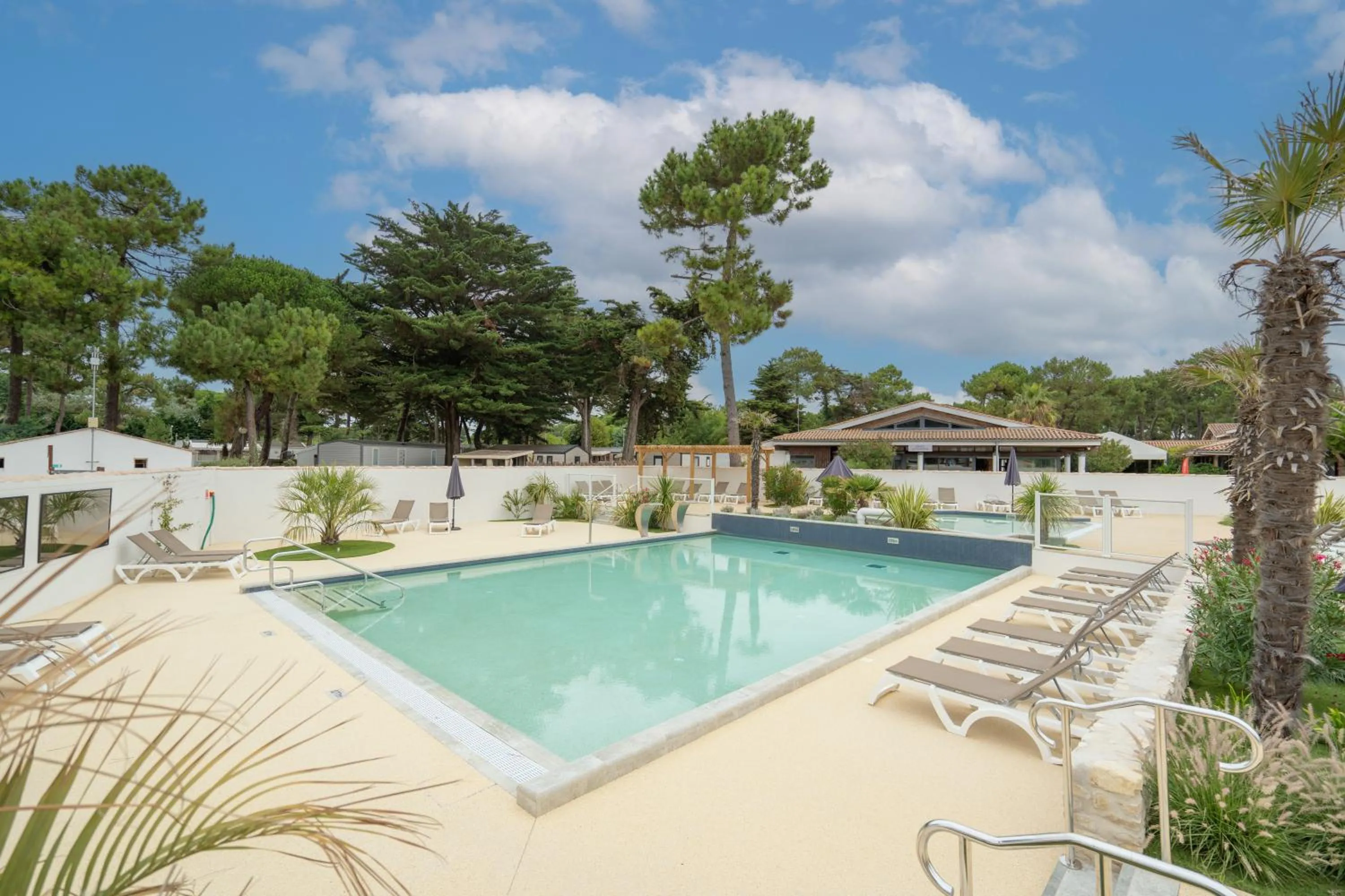 Swimming pool in Hôtel Les Grenettes