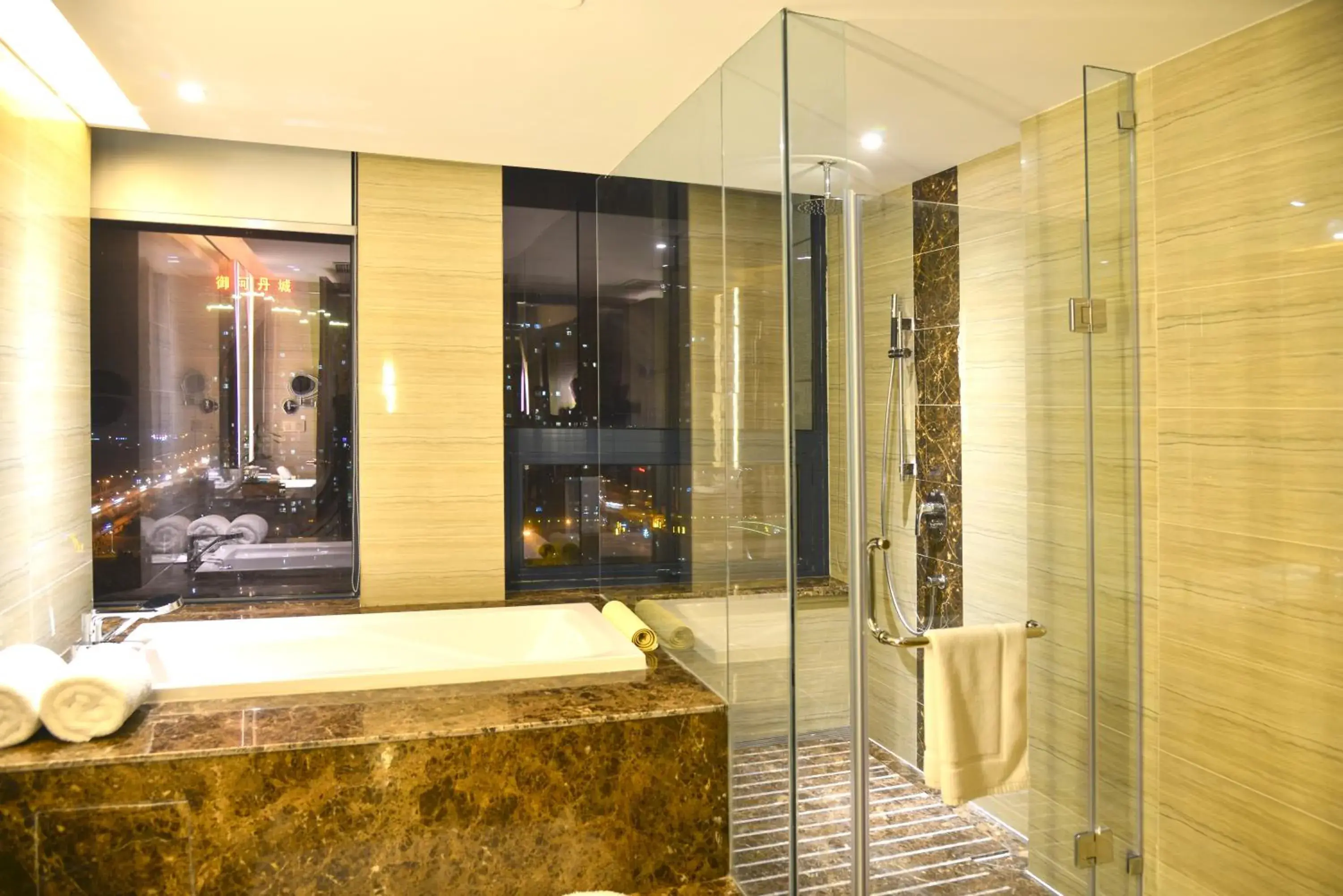 King Suite - Non-Smoking in Ramada Heze King Suite - Non-Smoking in Ramada Heze