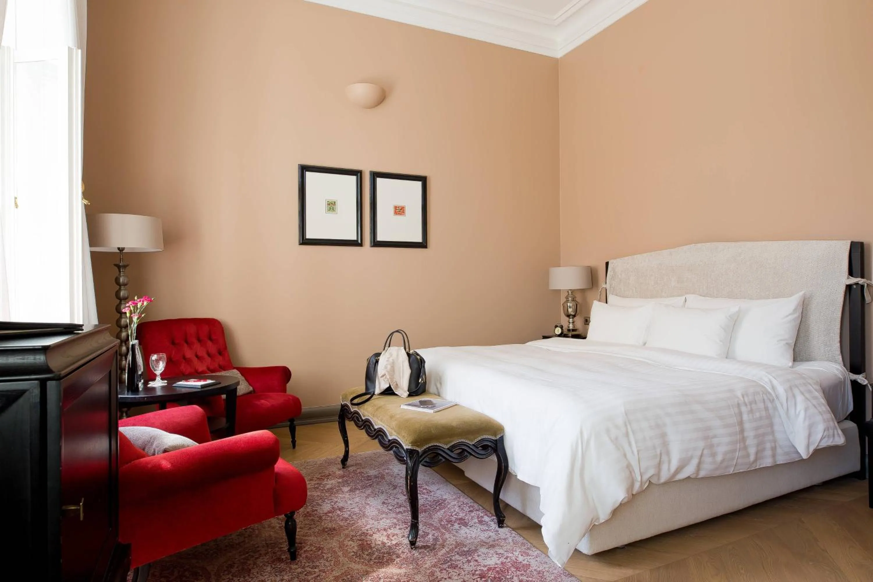 Photo of the whole room, Bed in Hotel Telegraaf, Autograph Collection