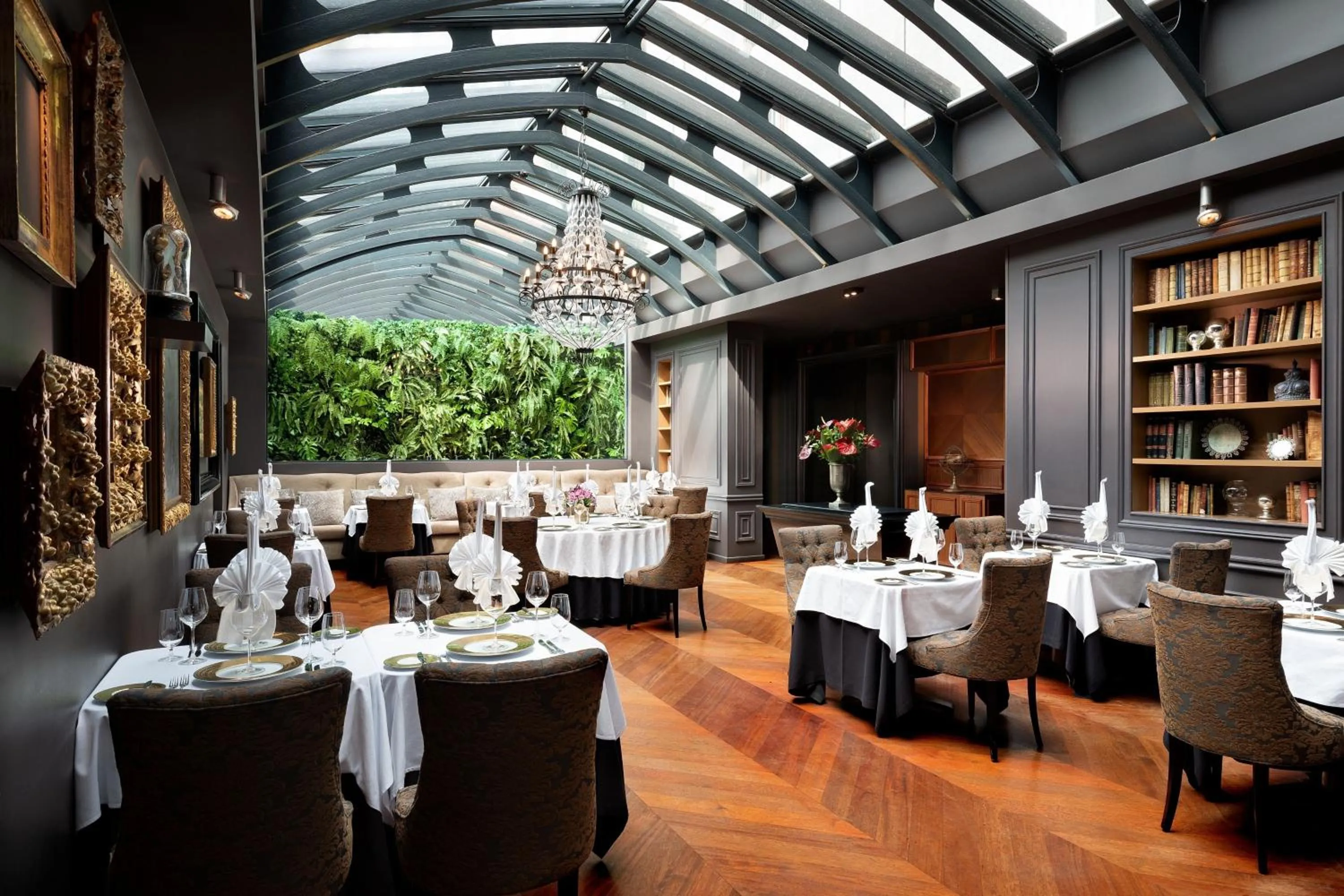 Restaurant/places to eat in Hotel Telegraaf, Autograph Collection