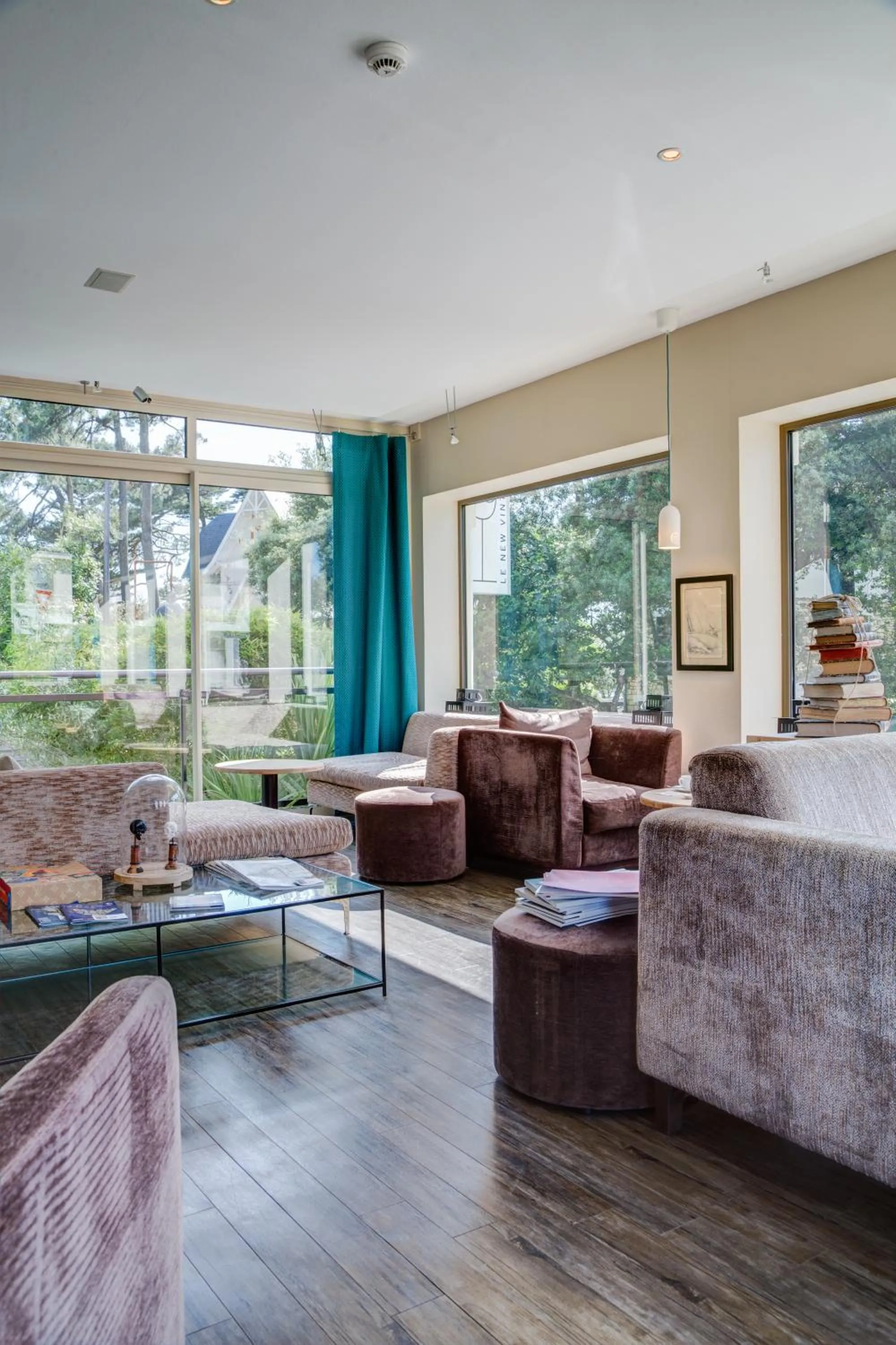 Library in The Originals Boutique Hôtel La Villa Ouest & Spa