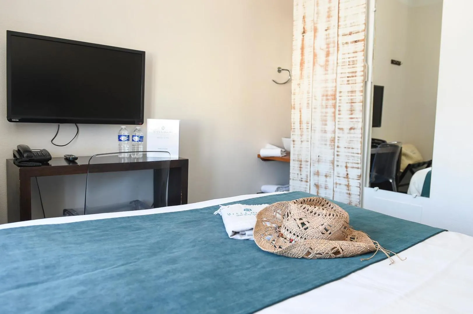 Bed in The Originals Boutique Hôtel La Villa Ouest & Spa