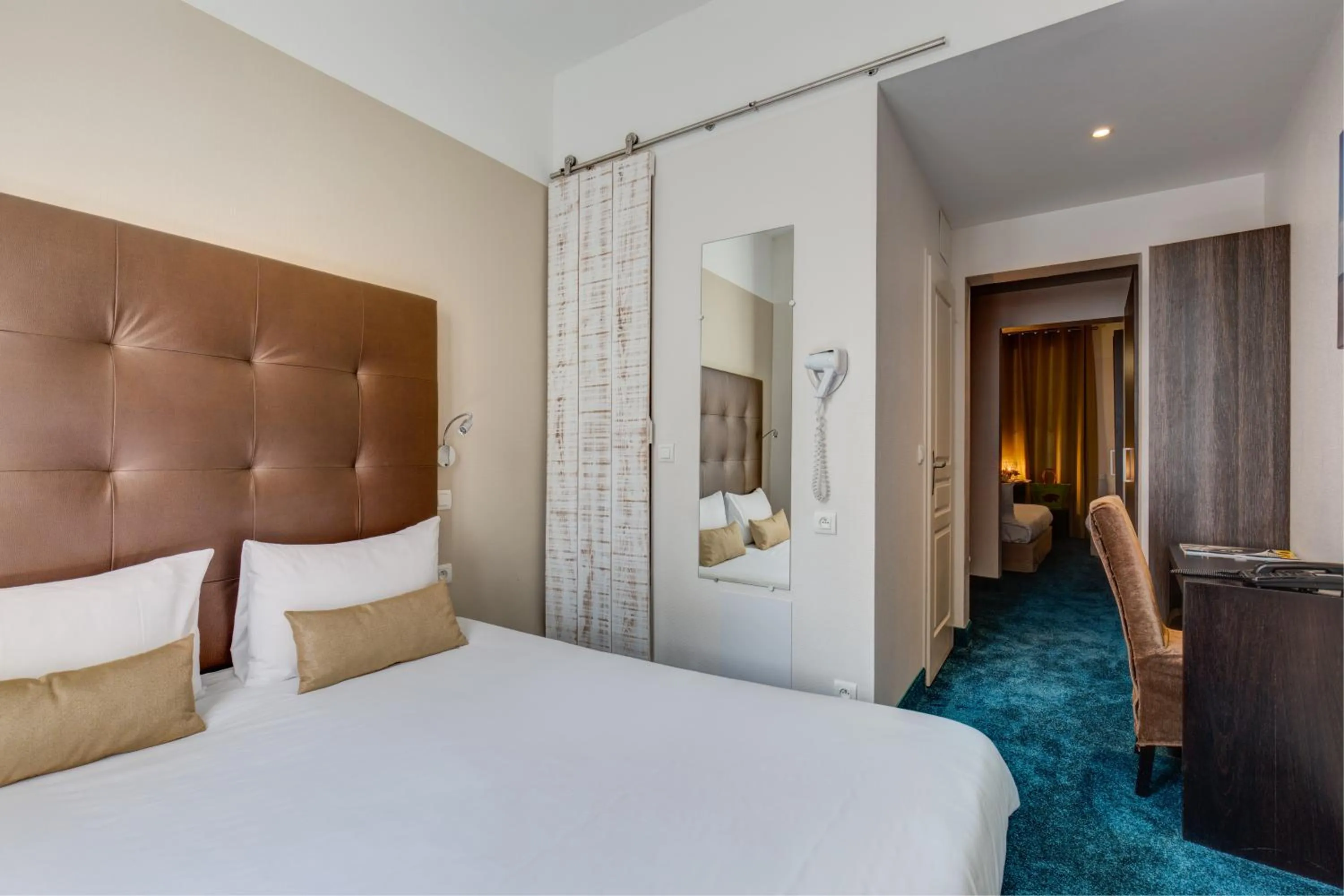 Photo of the whole room, Bed in The Originals Boutique Hôtel La Villa Ouest & Spa