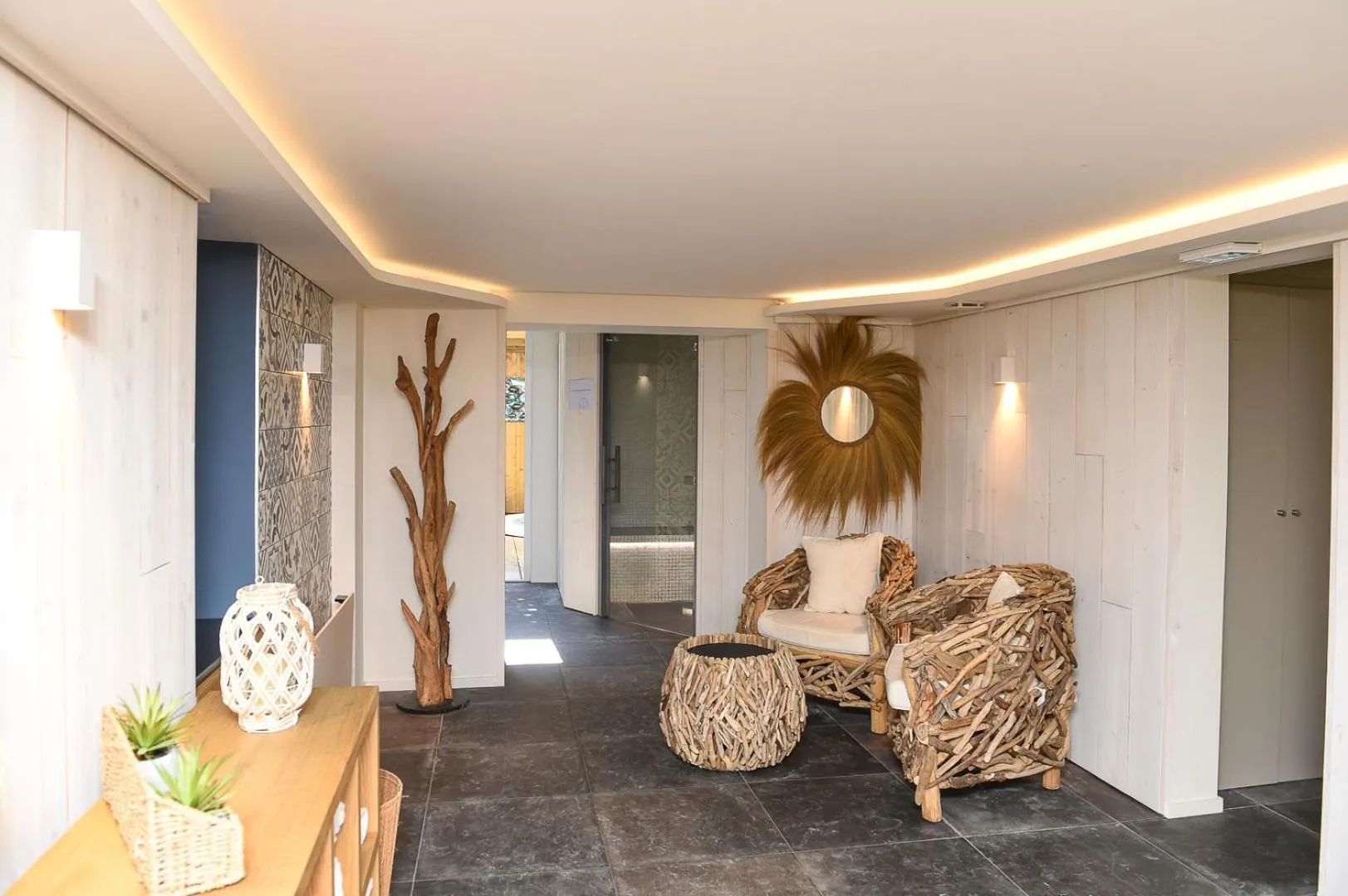 Spa and wellness centre/facilities in The Originals Boutique Hôtel La Villa Ouest & Spa