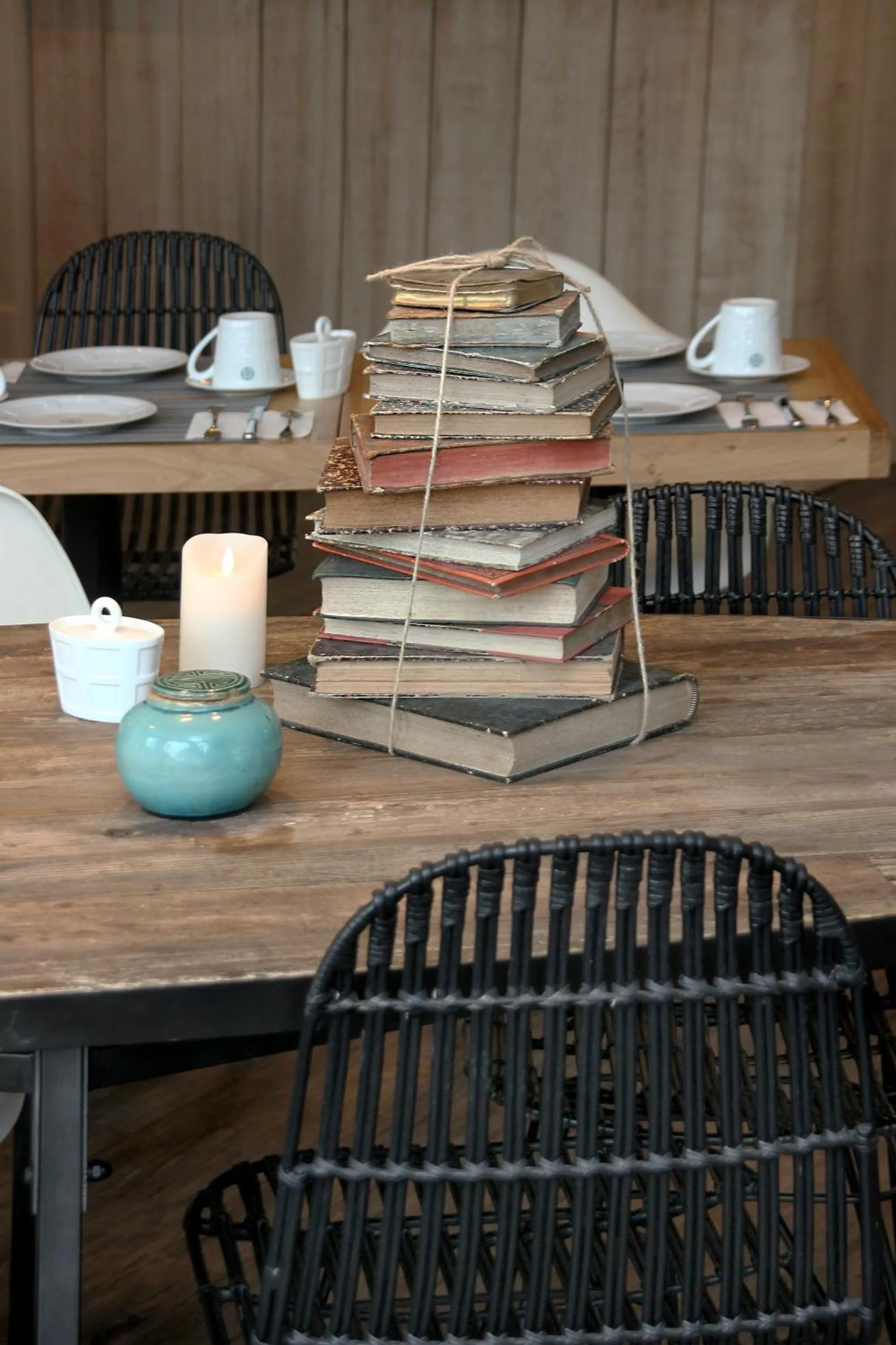 Library in The Originals Boutique Hôtel La Villa Ouest & Spa